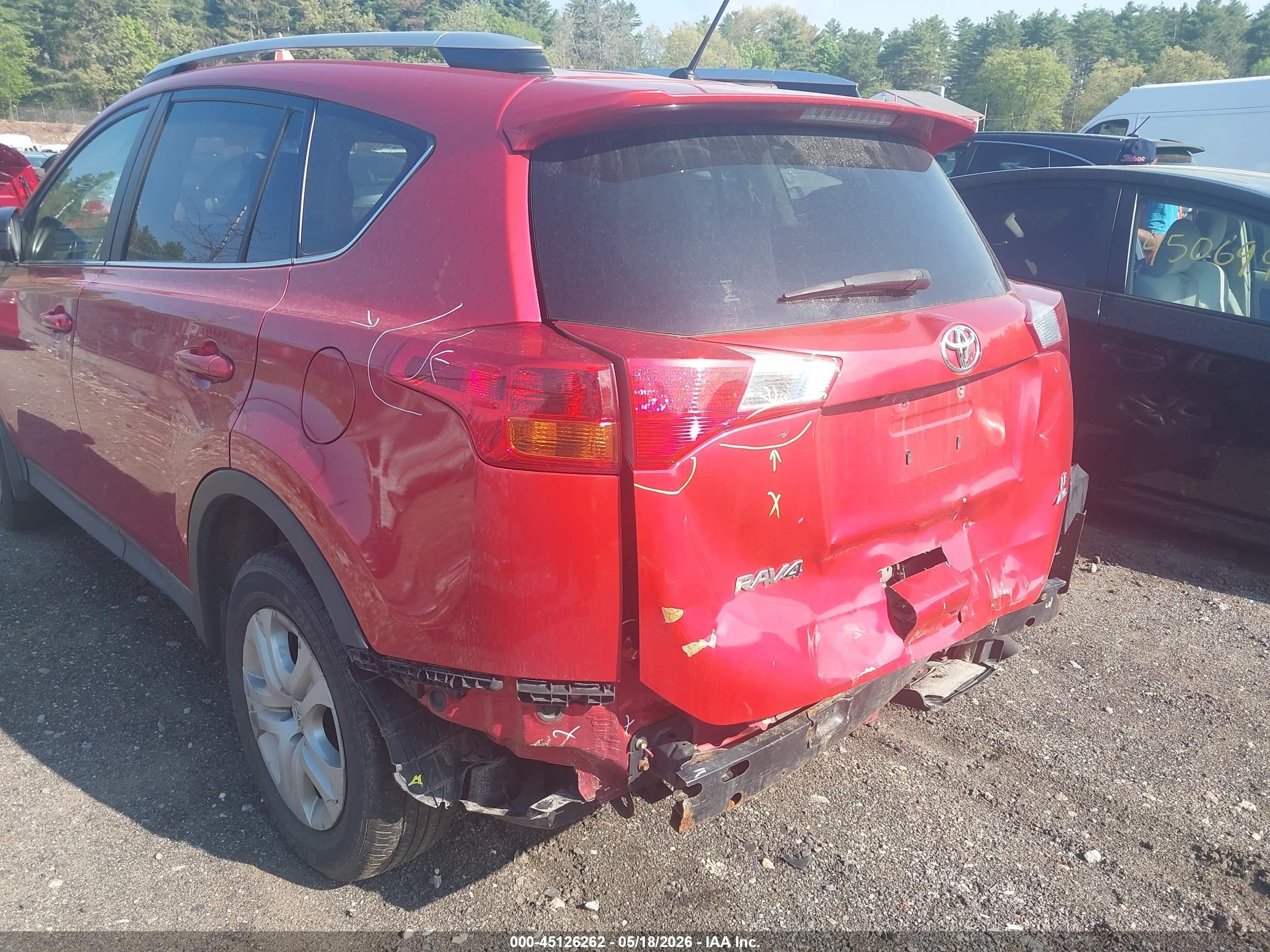 2015 Toyota Rav4 Le Red vin: JTMBFREV2FD141587