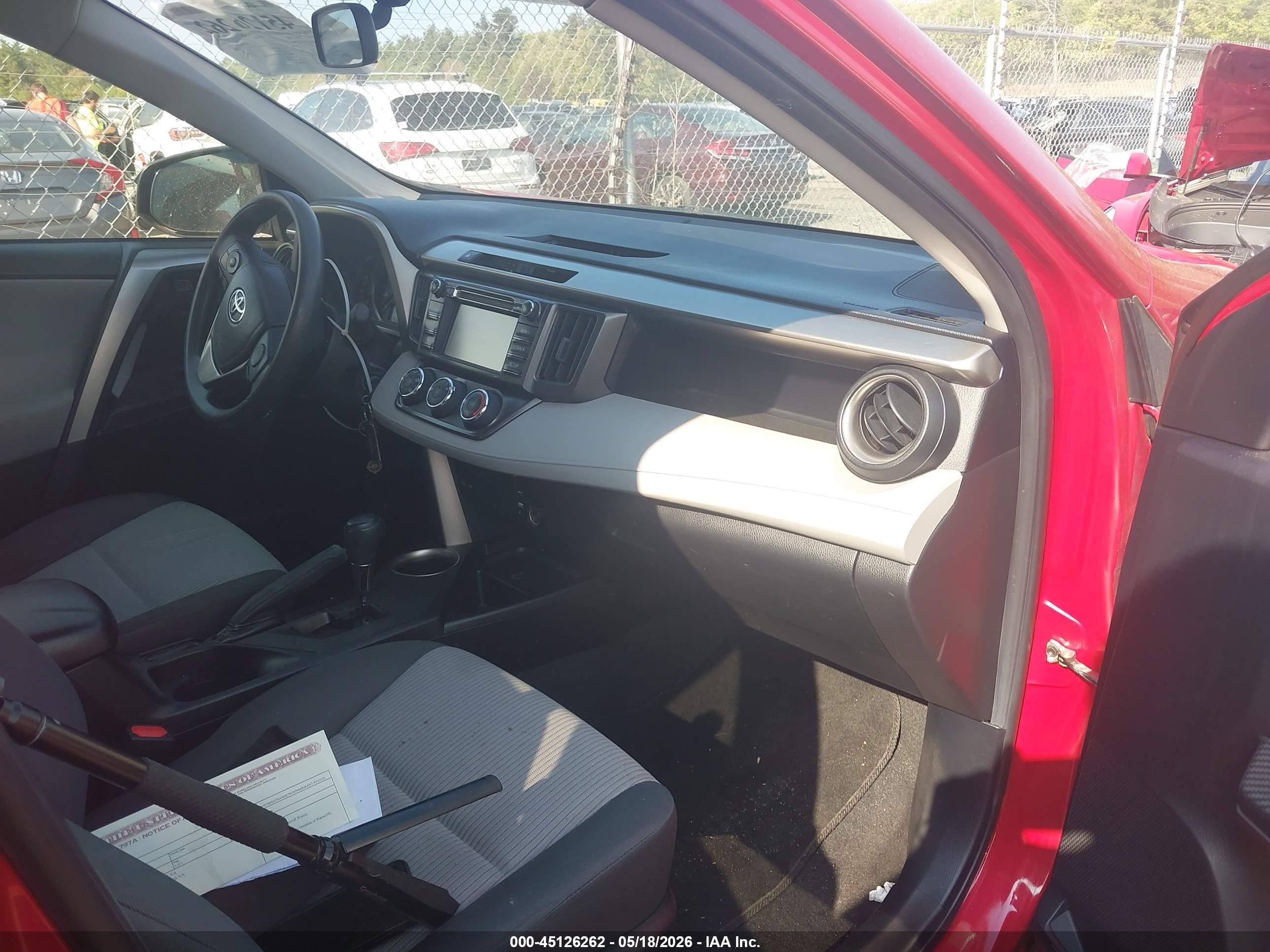 2015 Toyota Rav4 Le Red vin: JTMBFREV2FD141587