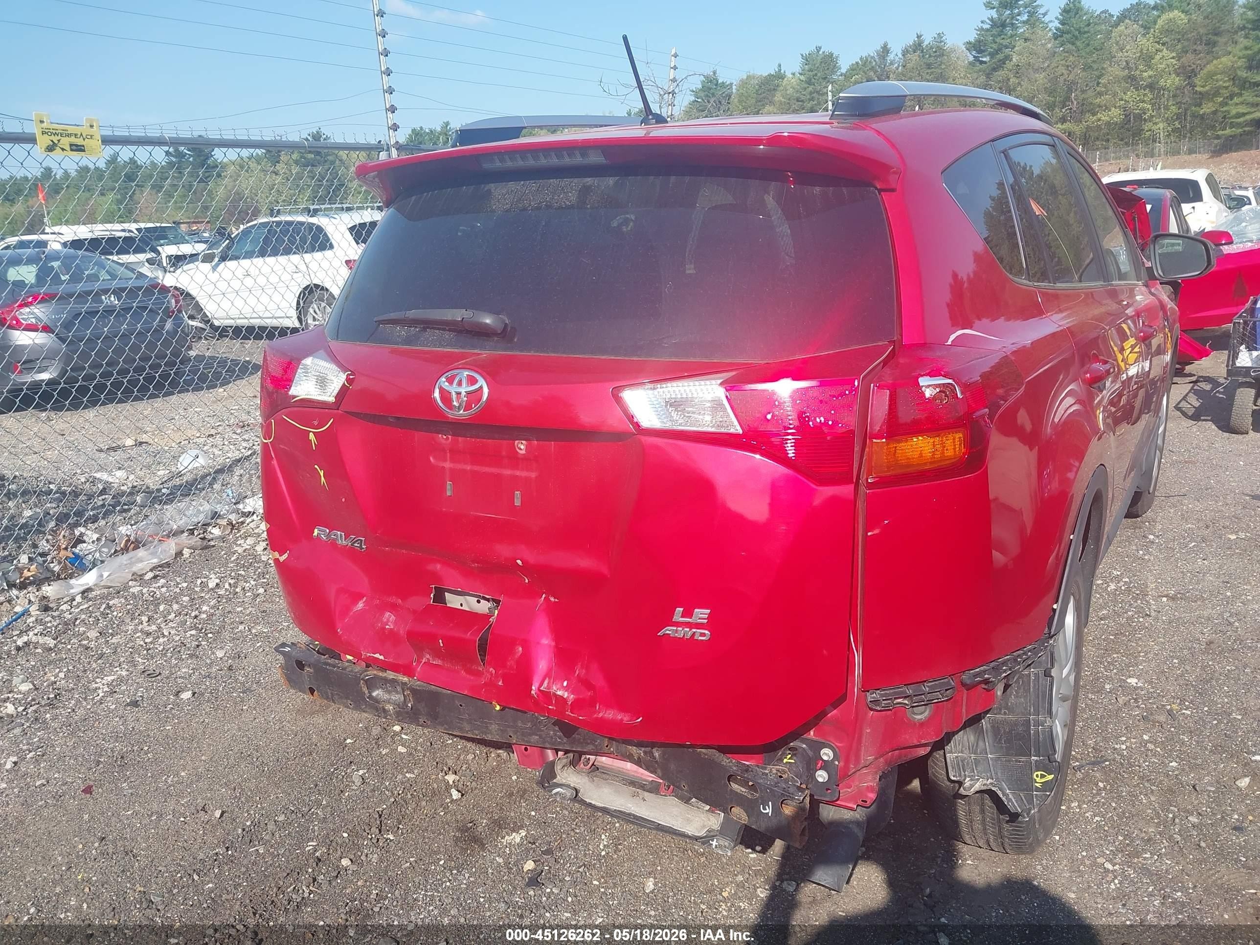 2015 Toyota Rav4 Le Red vin: JTMBFREV2FD141587