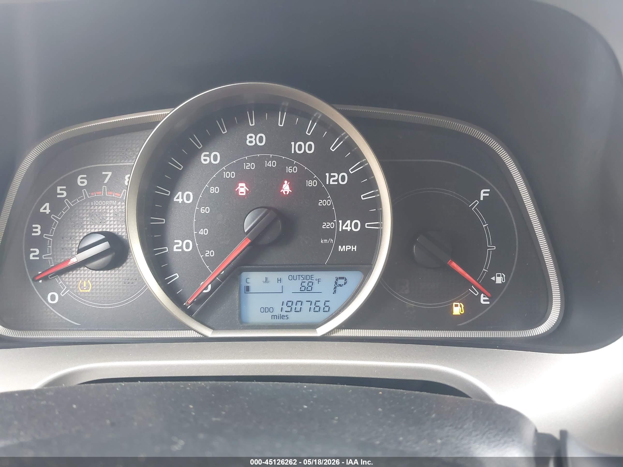 2015 Toyota Rav4 Le Red vin: JTMBFREV2FD141587