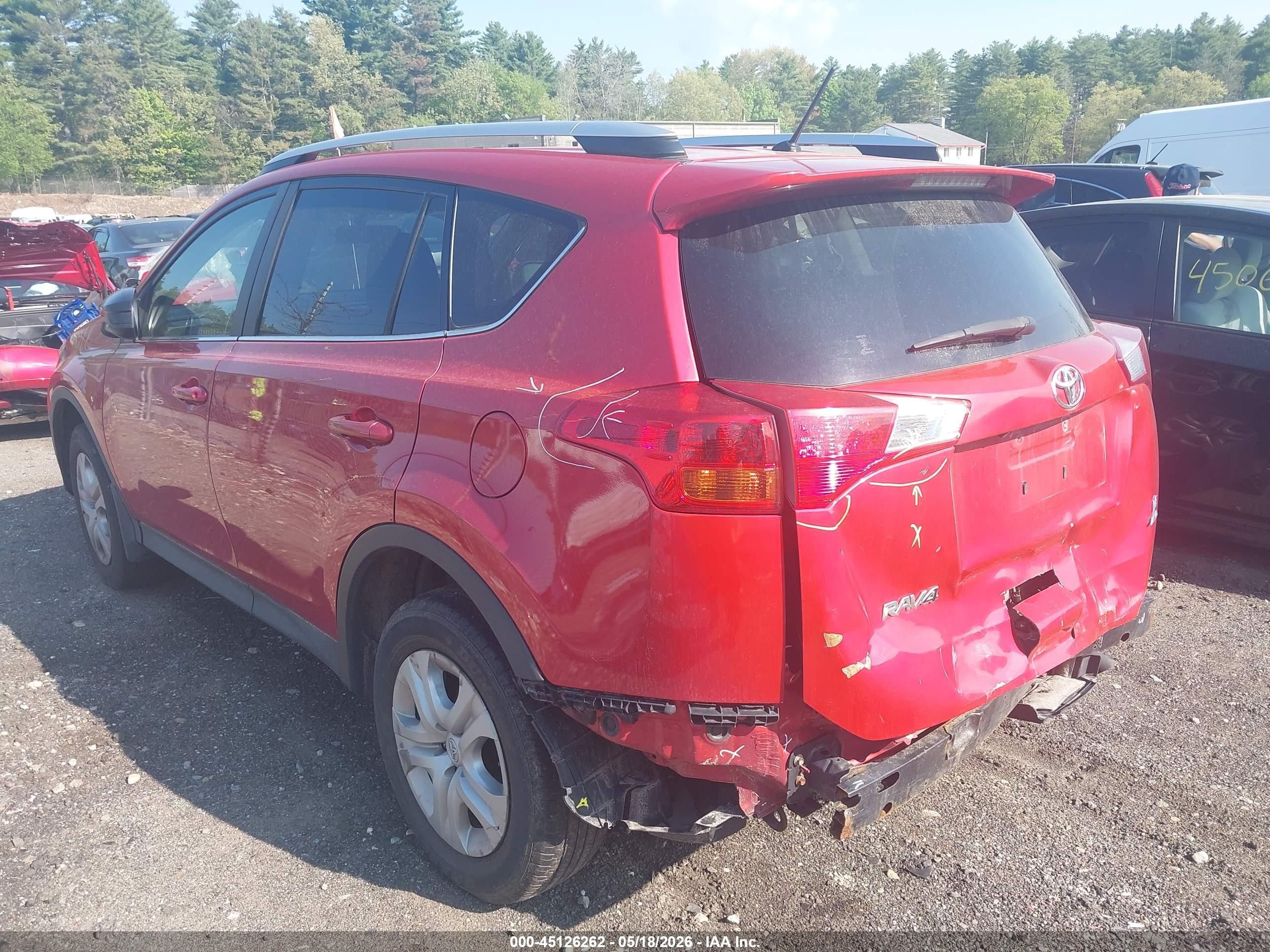 2015 Toyota Rav4 Le Red vin: JTMBFREV2FD141587
