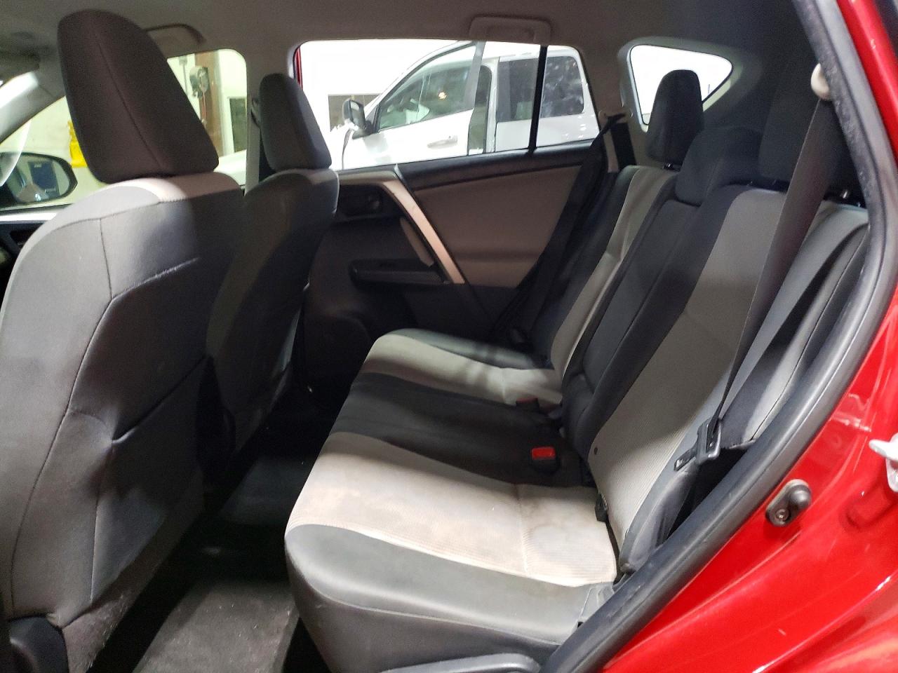 2015 Toyota Rav4 Le Red vin: JTMBFREV2FD145025
