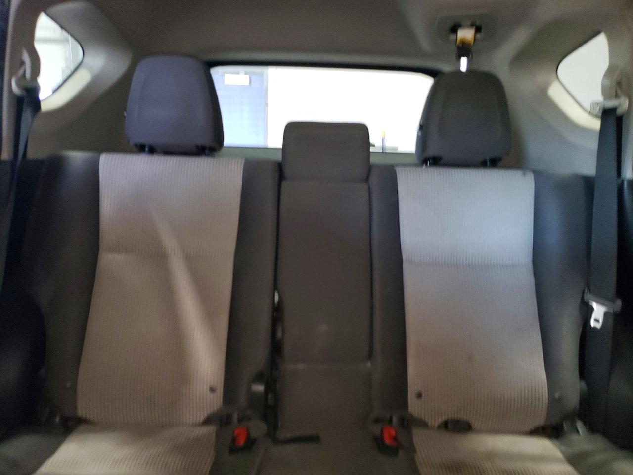 2015 Toyota Rav4 Le Red vin: JTMBFREV2FD145025