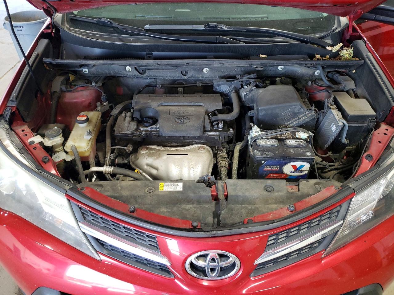 2015 Toyota Rav4 Le Red vin: JTMBFREV2FD145025