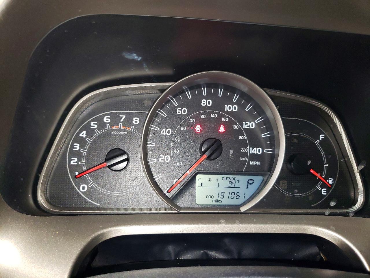 2015 Toyota Rav4 Le Red vin: JTMBFREV2FD145025