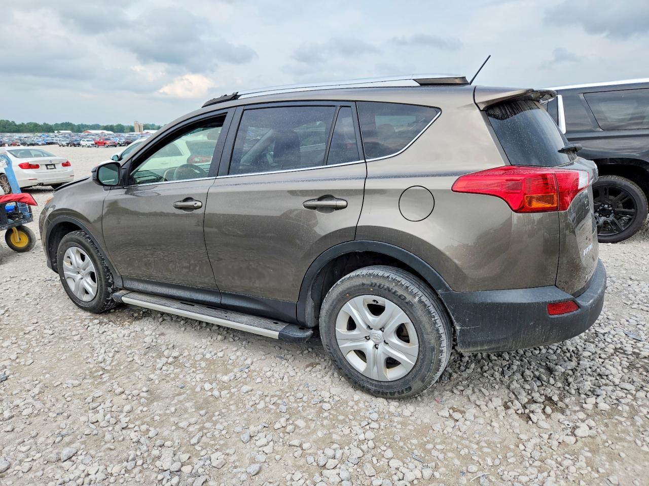 2015 Toyota Rav4 Le Brown vin: JTMBFREV2FD174959