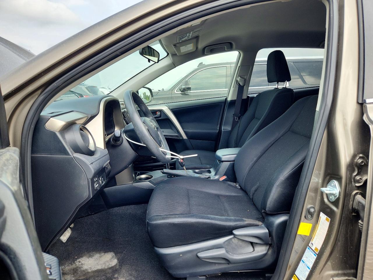 2015 Toyota Rav4 Le Brown vin: JTMBFREV2FD174959
