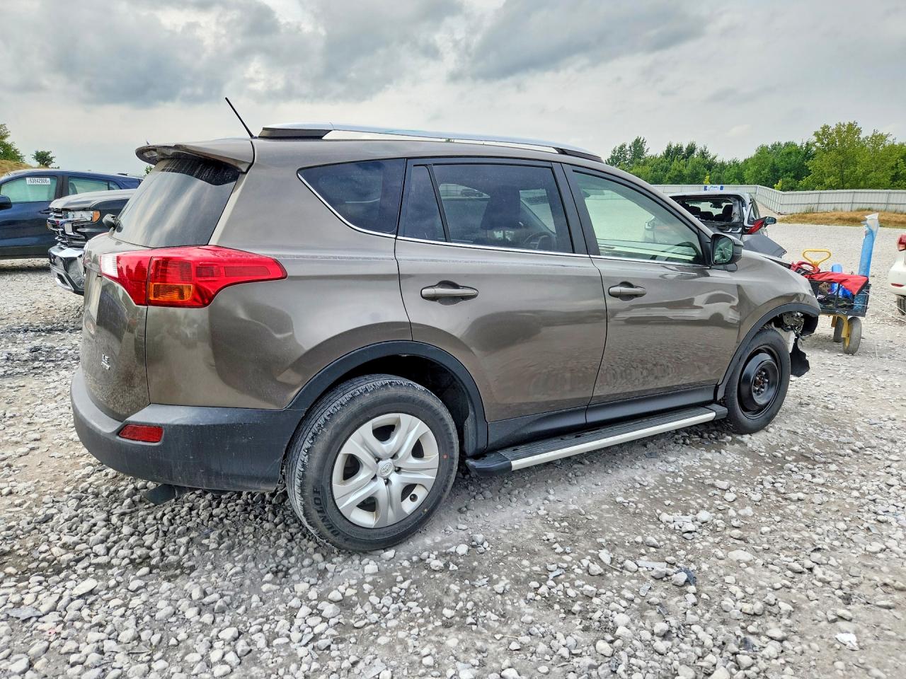 2015 Toyota Rav4 Le Brown vin: JTMBFREV2FD174959