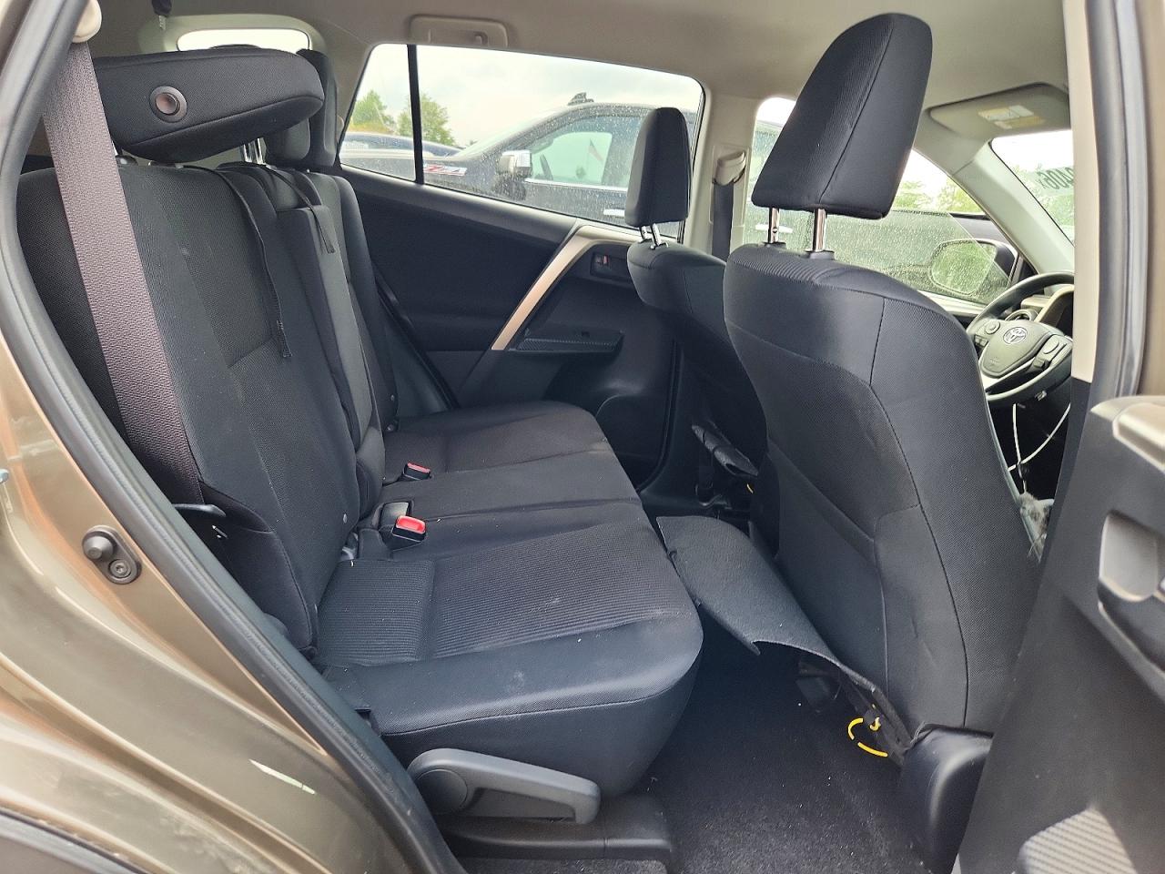 2015 Toyota Rav4 Le Brown vin: JTMBFREV2FD174959