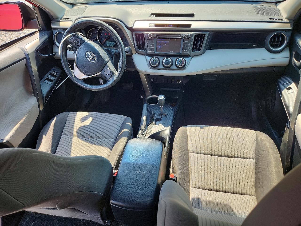 2015 Toyota Rav4 Le Red vin: JTMBFREV2FJ036758