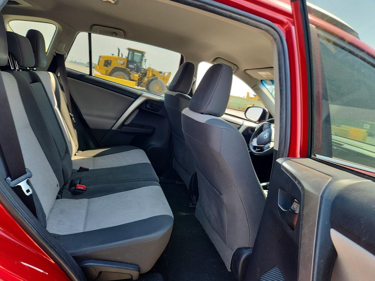 2015 Toyota Rav4 Le Red vin: JTMBFREV2FJ036758