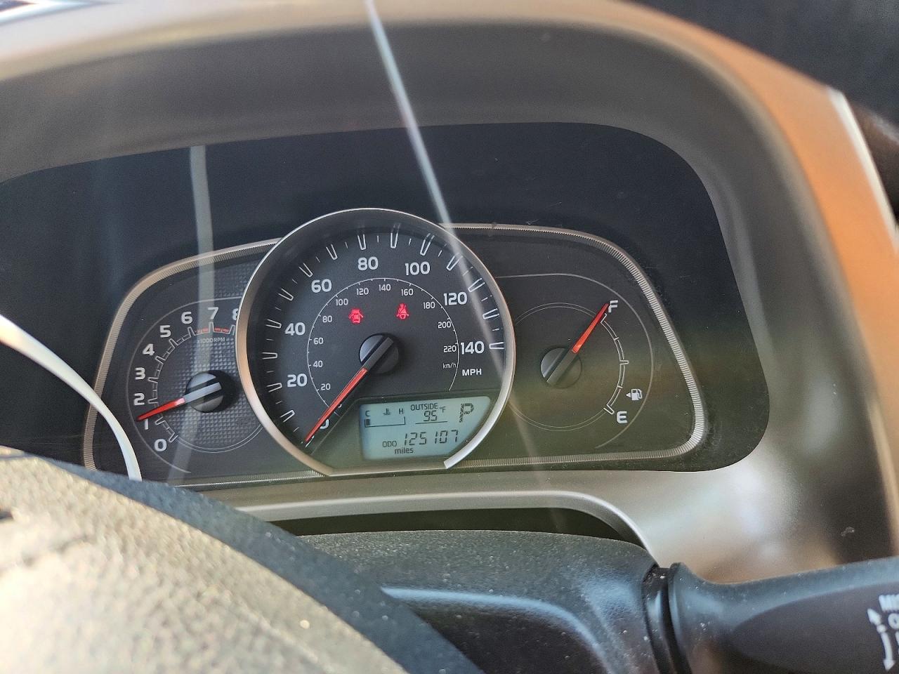 2015 Toyota Rav4 Le Red vin: JTMBFREV2FJ036758