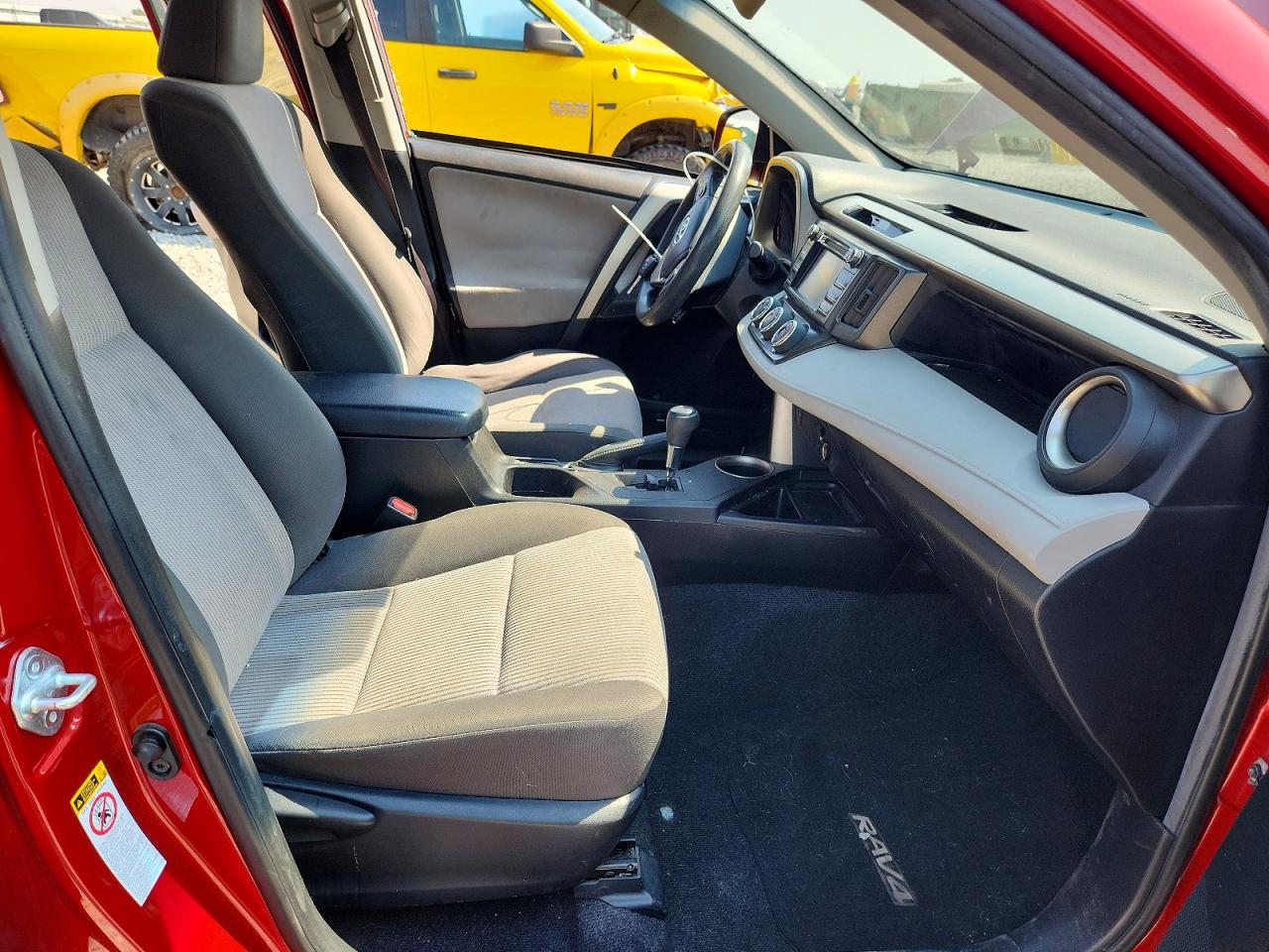 2015 Toyota Rav4 Le Red vin: JTMBFREV2FJ036758