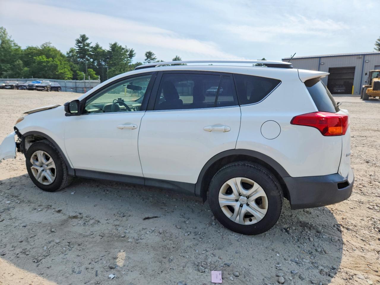 2015 Toyota Rav4 Le White vin: JTMBFREV2FJ040051