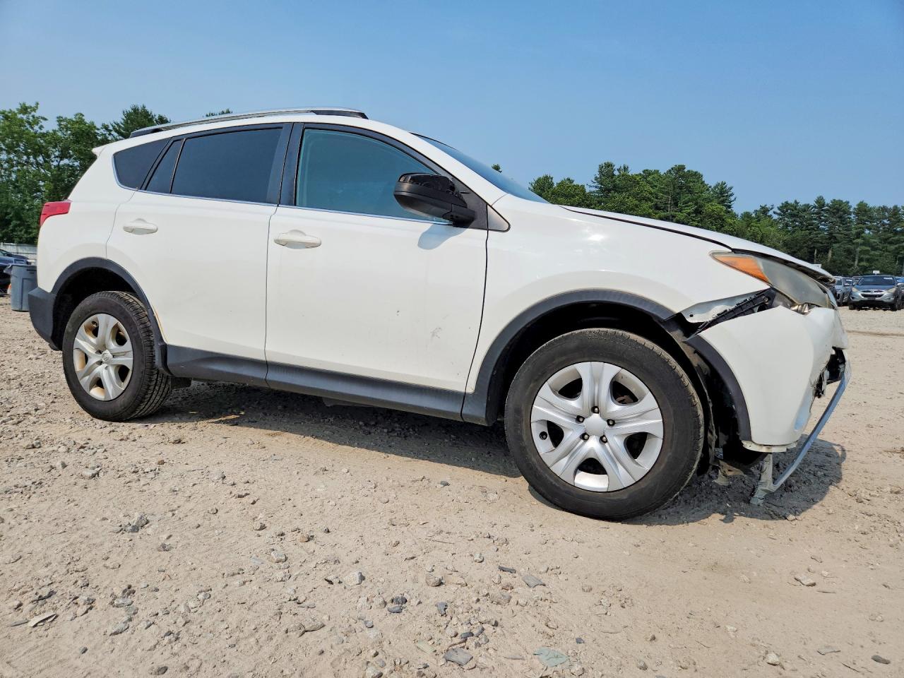 2015 Toyota Rav4 Le White vin: JTMBFREV2FJ040051