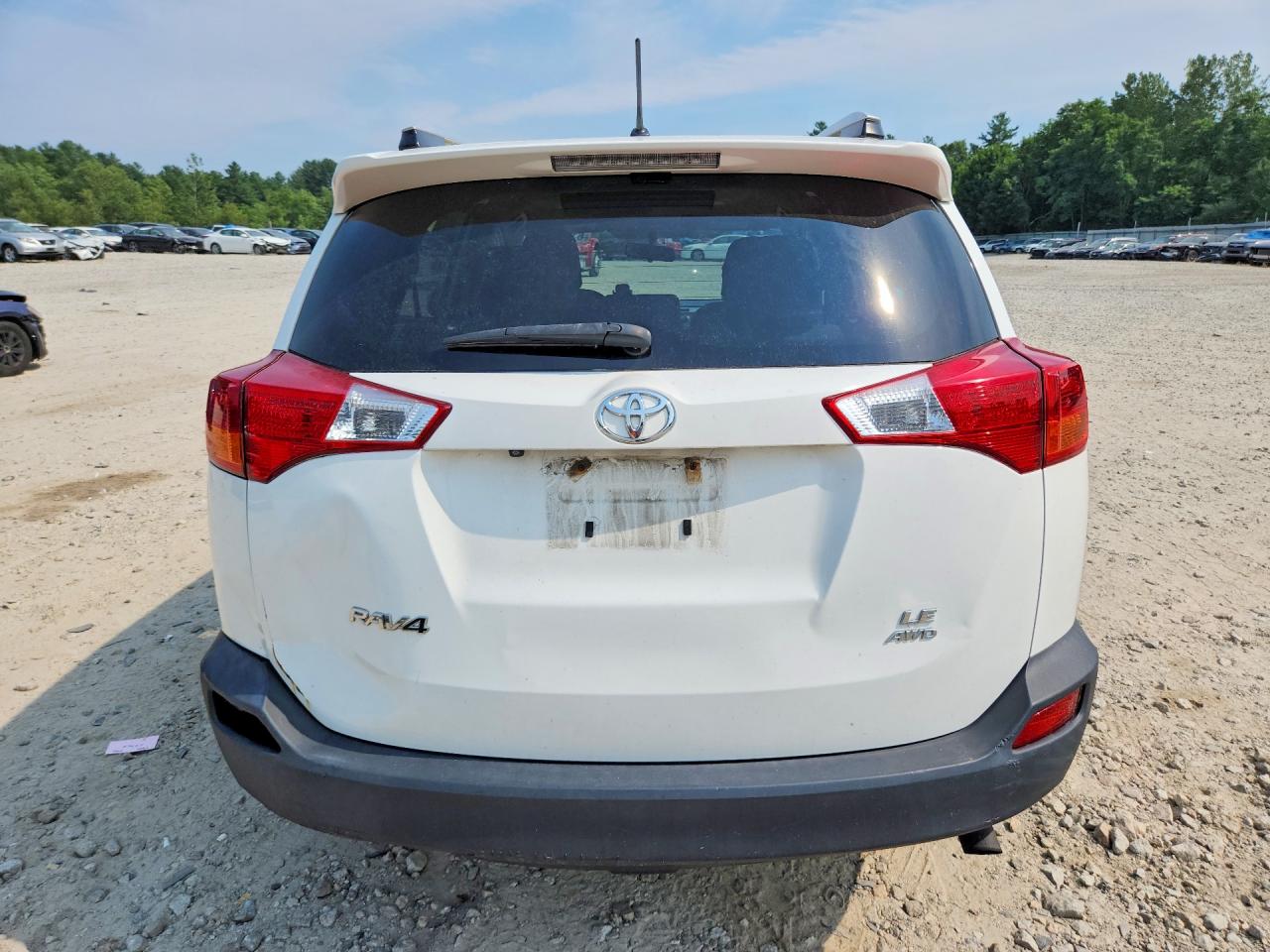 2015 Toyota Rav4 Le White vin: JTMBFREV2FJ040051