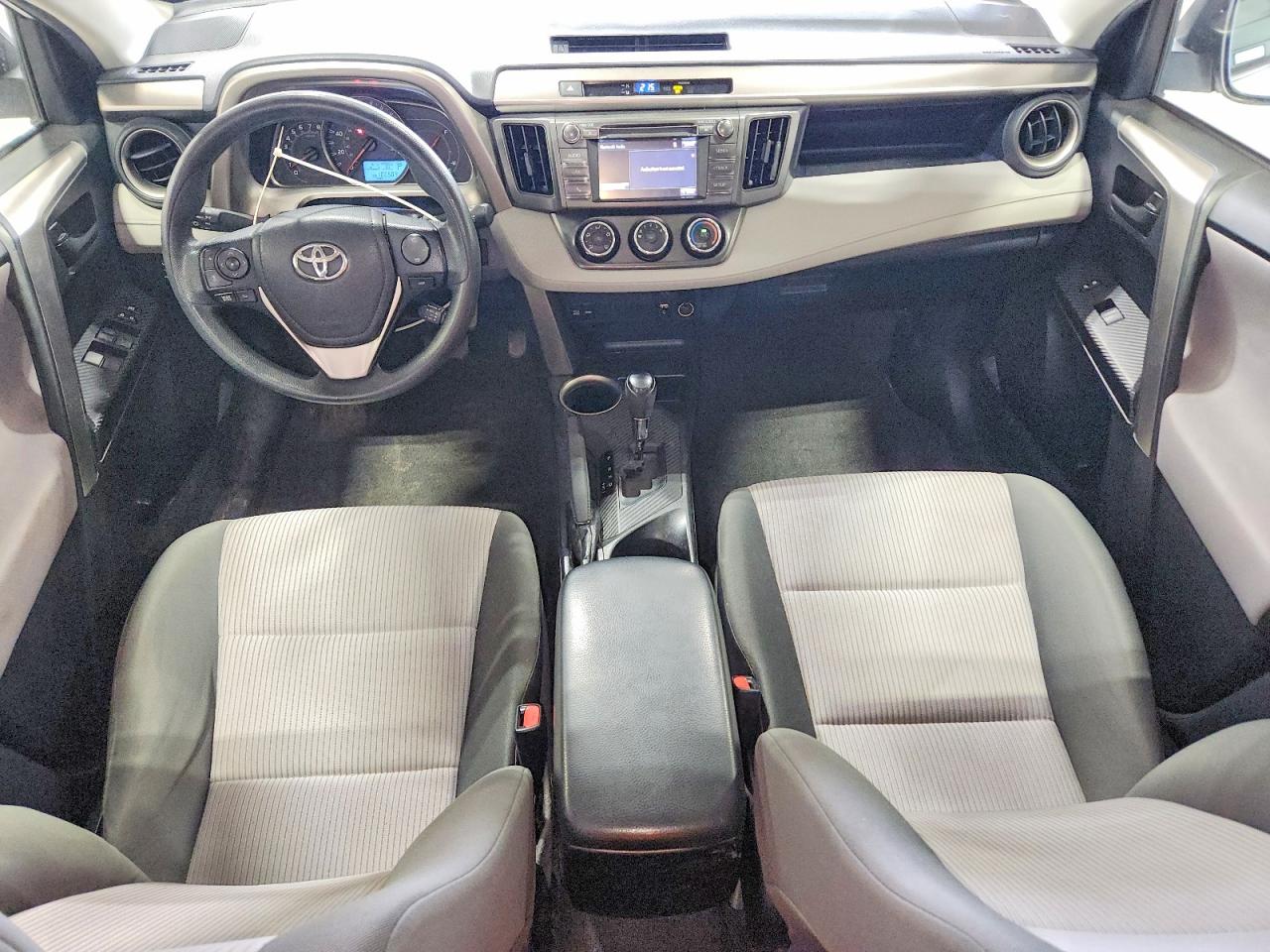 2015 Toyota Rav4 Le White vin: JTMBFREV2FJ050482