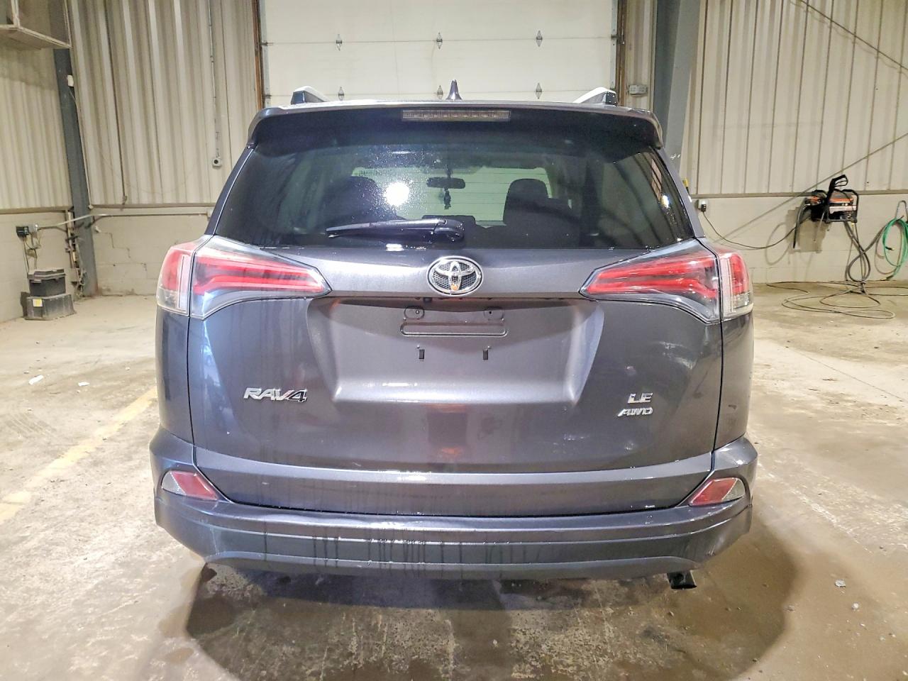 2016 Toyota Rav4 Le Серый vin: JTMBFREV2GJ093298