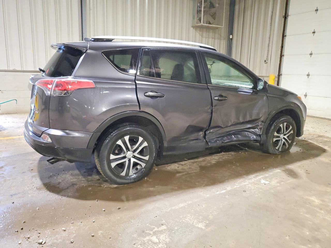 2016 Toyota Rav4 Le Серый vin: JTMBFREV2GJ093298