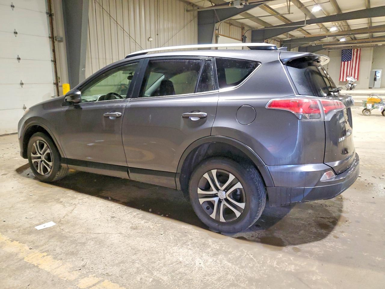 2016 Toyota Rav4 Le Серый vin: JTMBFREV2GJ093298
