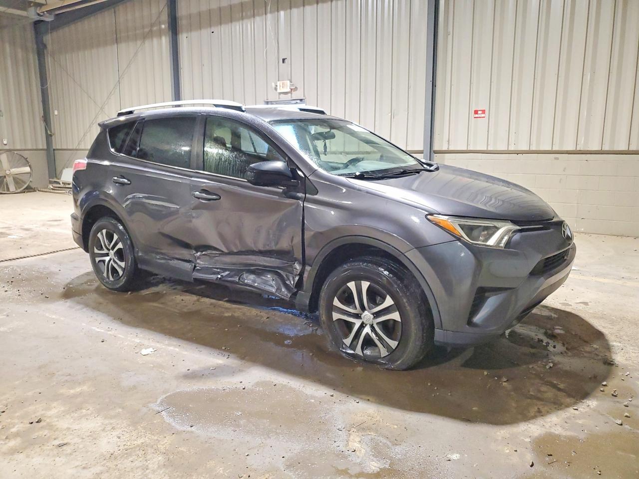 2016 Toyota Rav4 Le Серый vin: JTMBFREV2GJ093298