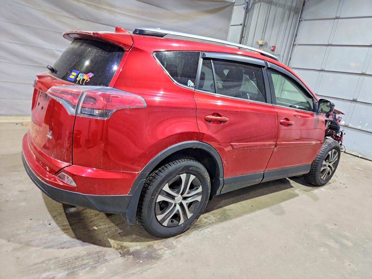 2017 Toyota Rav4 Le Red vin: JTMBFREV2HJ107752