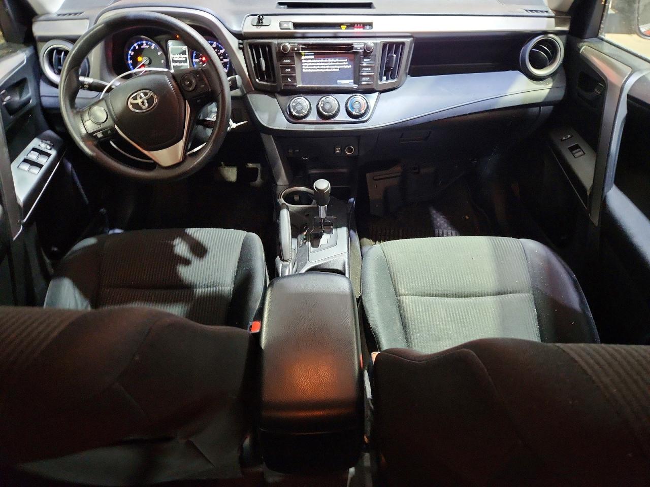 2017 Toyota Rav4 Le Red vin: JTMBFREV2HJ107752