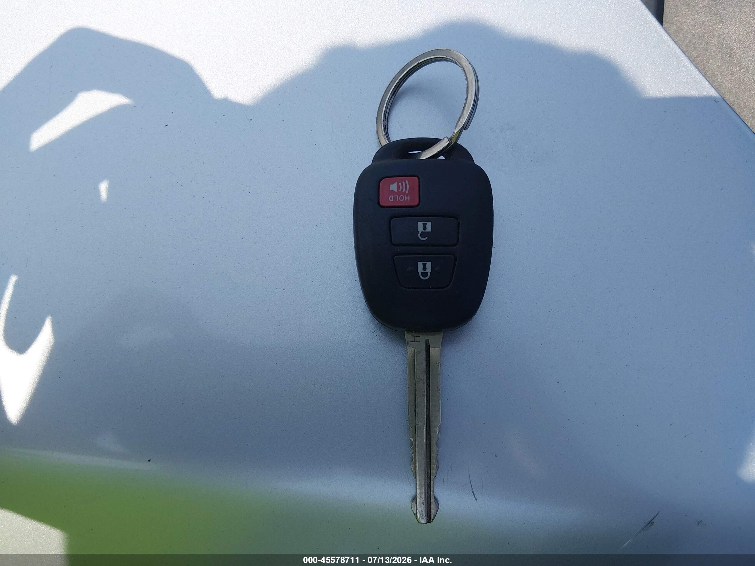 2013 Toyota Rav4 Le Silver vin: JTMBFREV3D5002740