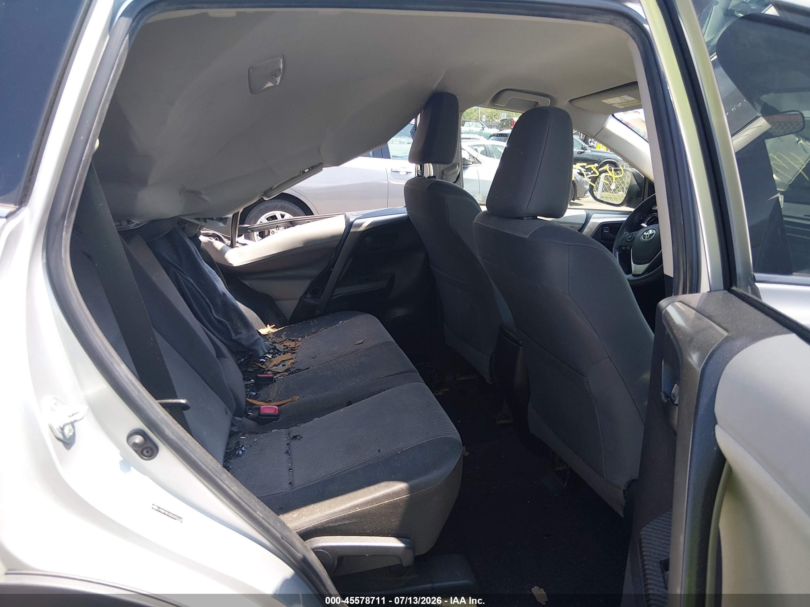 2013 Toyota Rav4 Le Silver vin: JTMBFREV3D5002740