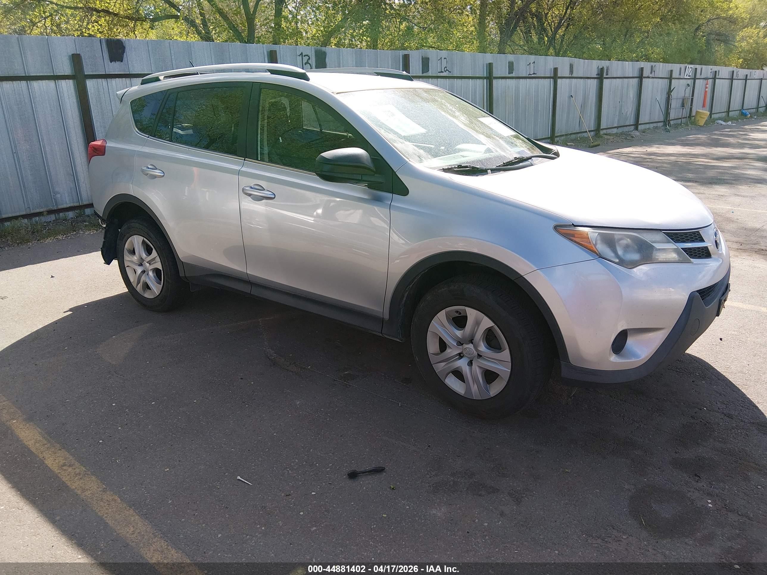 2014 Toyota Rav4 Le Серебряный vin: JTMBFREV3E5030233