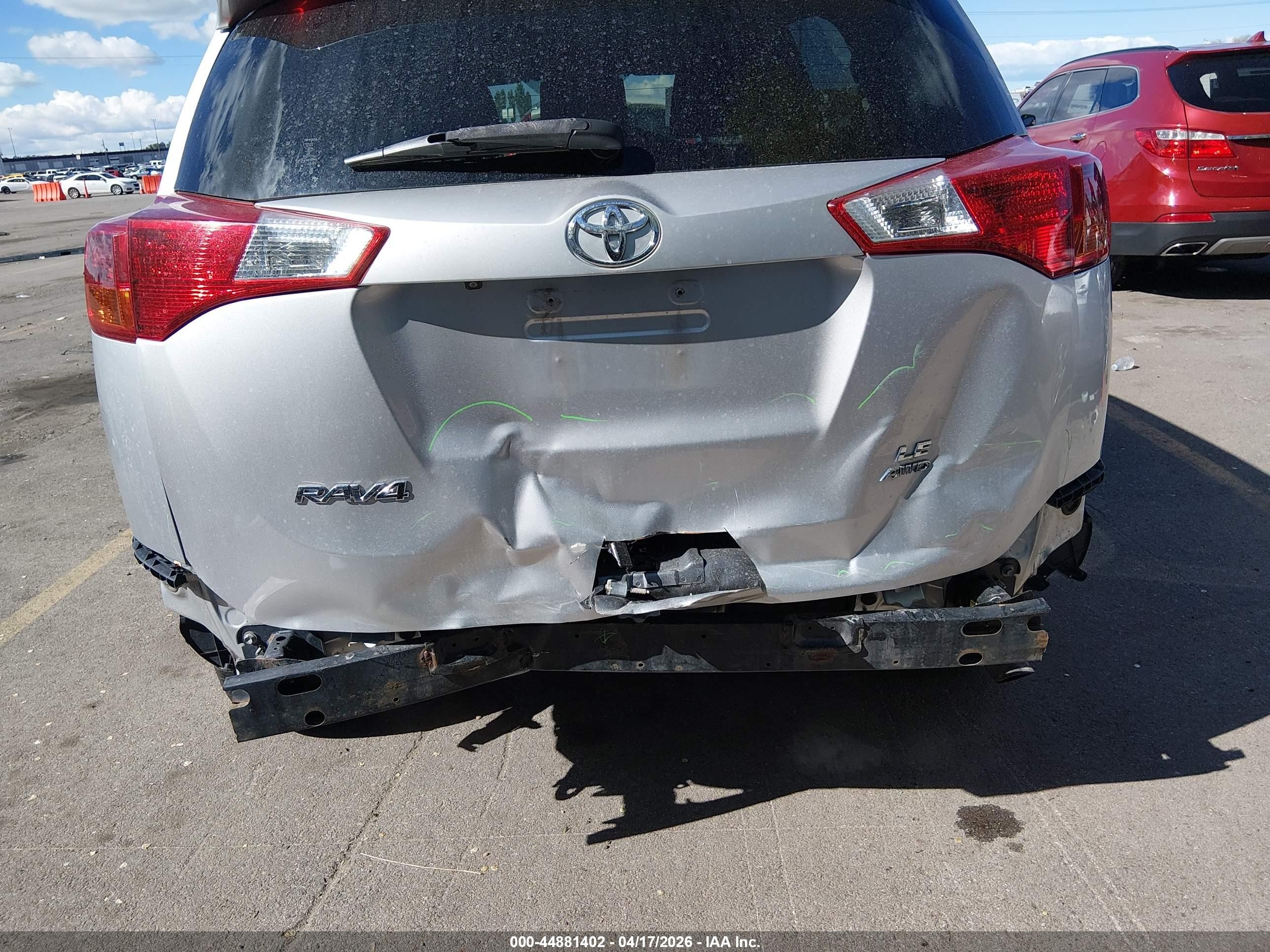 2014 Toyota Rav4 Le Серебряный vin: JTMBFREV3E5030233