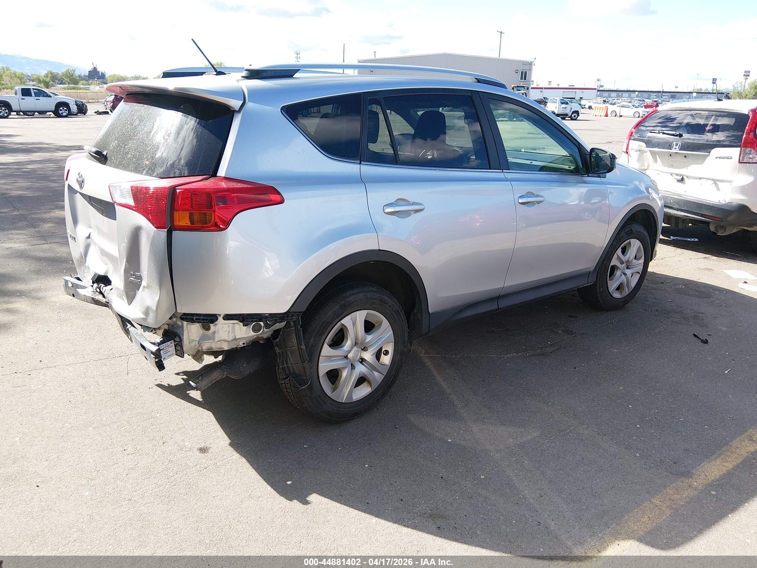 2014 Toyota Rav4 Le Серебряный vin: JTMBFREV3E5030233