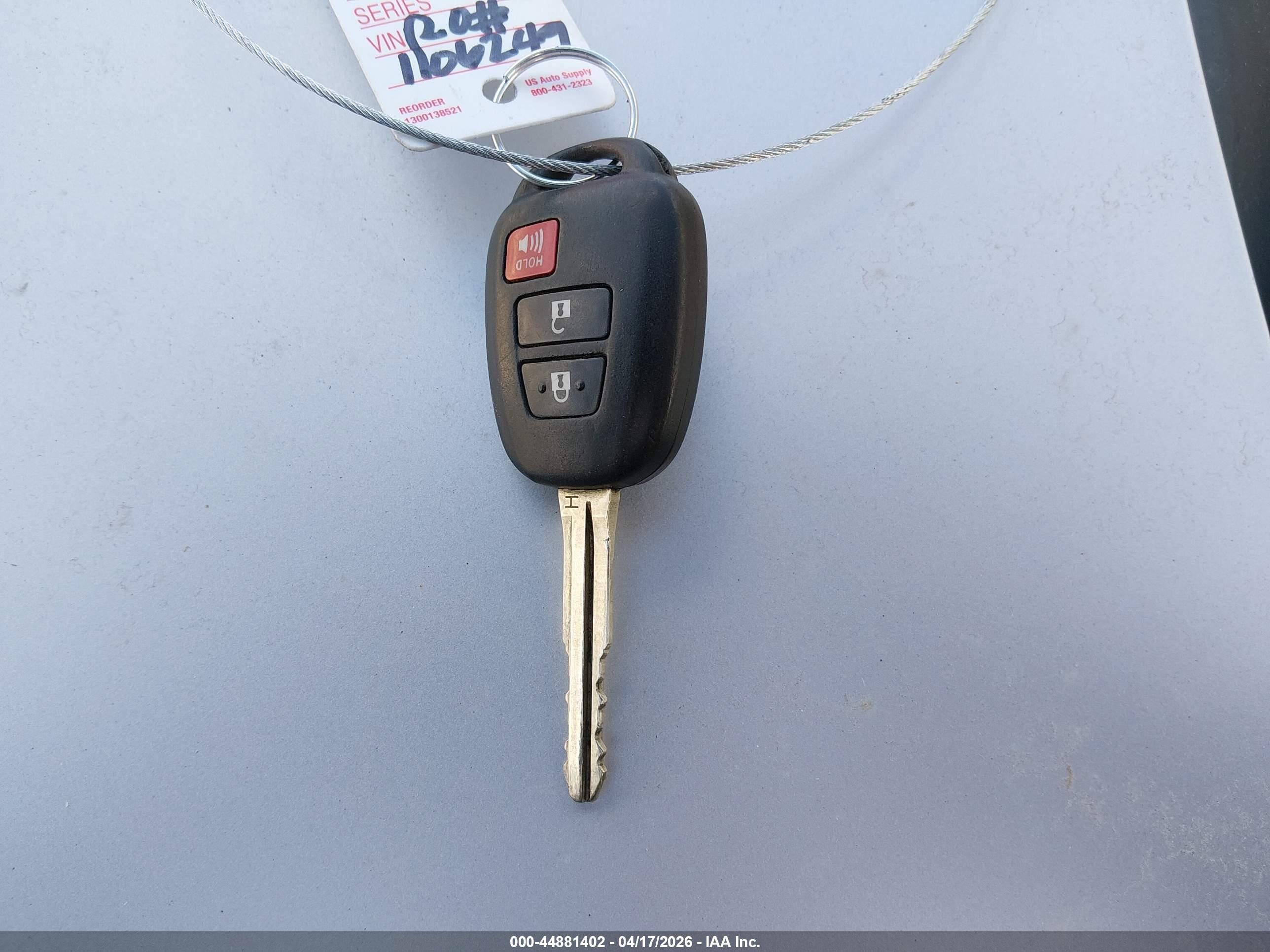 2014 Toyota Rav4 Le Серебряный vin: JTMBFREV3E5030233