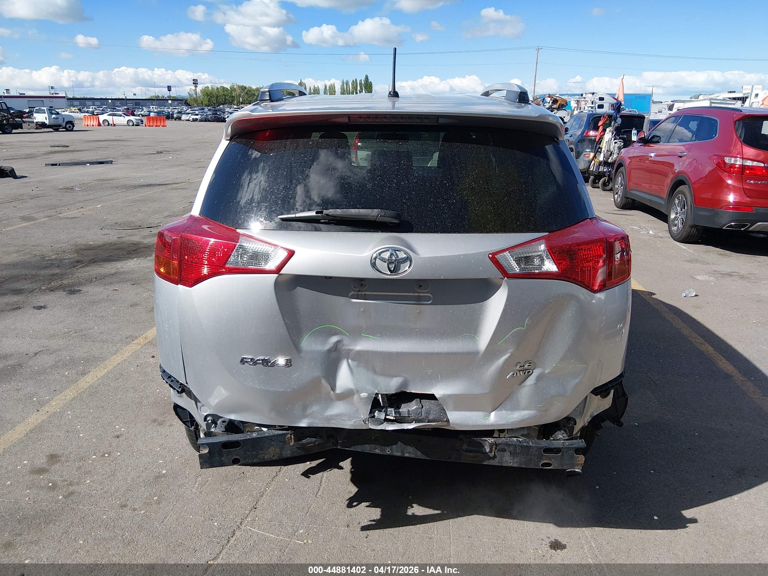 2014 Toyota Rav4 Le Серебряный vin: JTMBFREV3E5030233