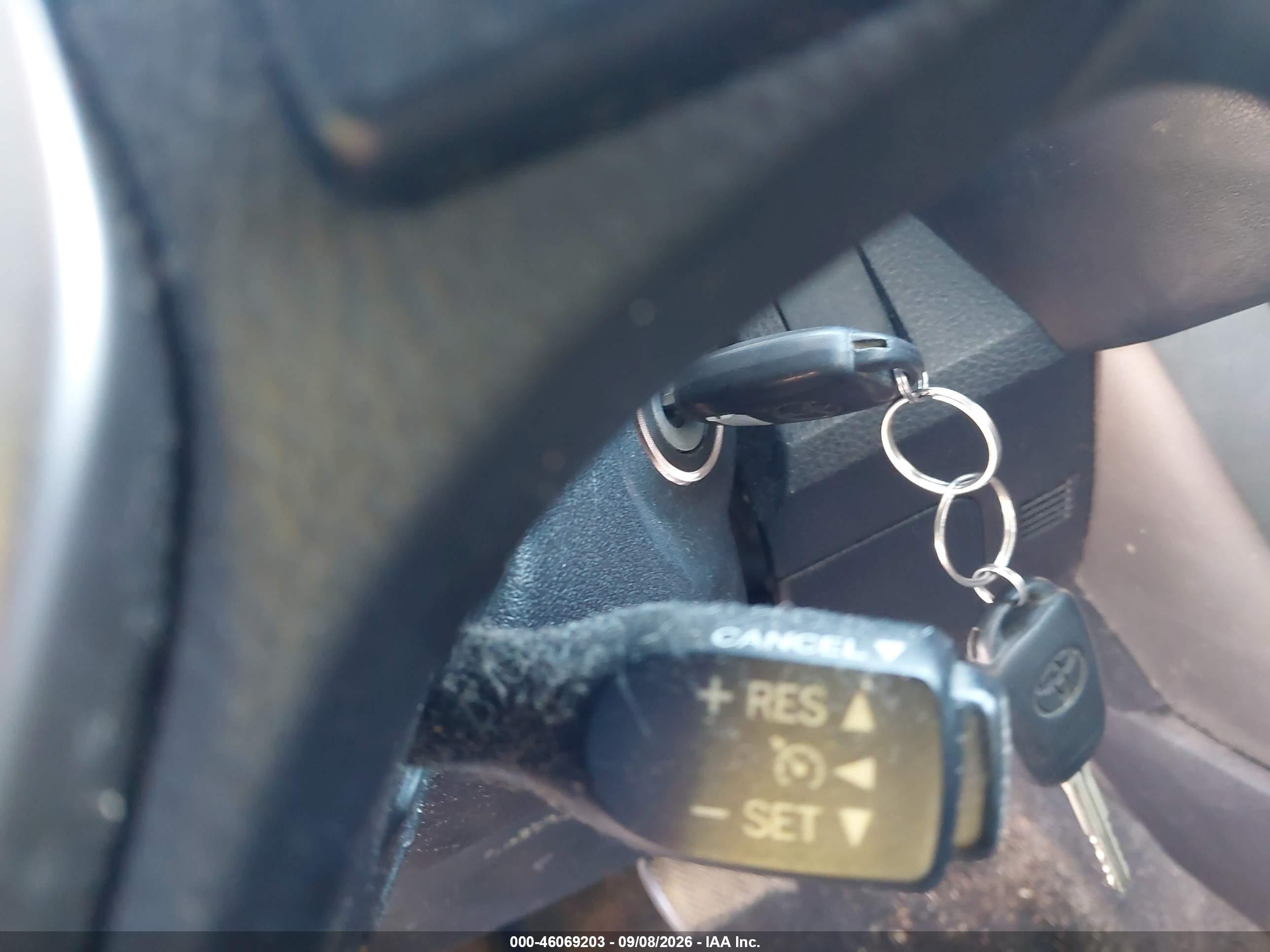 2014 Toyota Rav4 Le Серый vin: JTMBFREV3ED083598