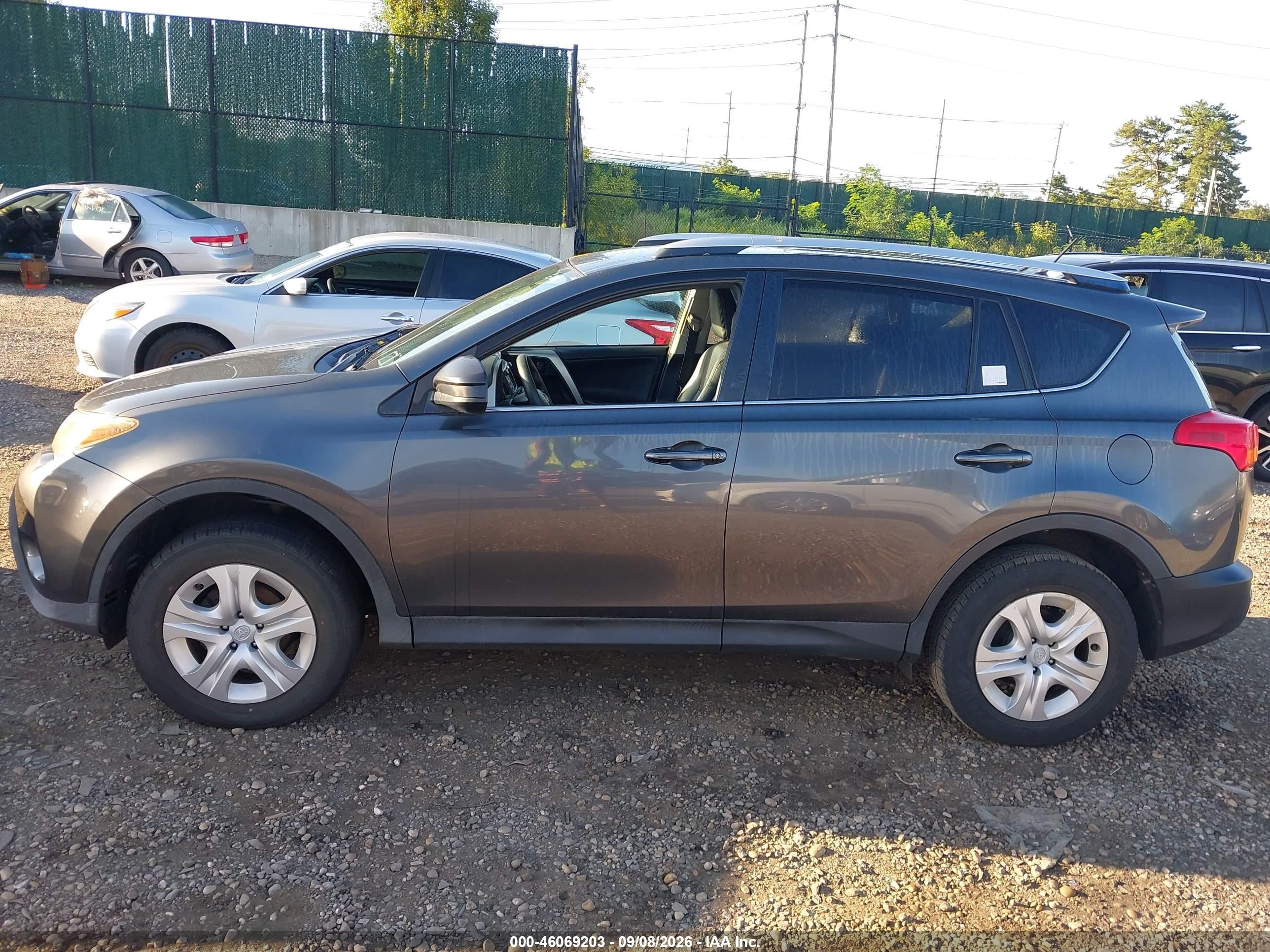 2014 Toyota Rav4 Le Серый vin: JTMBFREV3ED083598