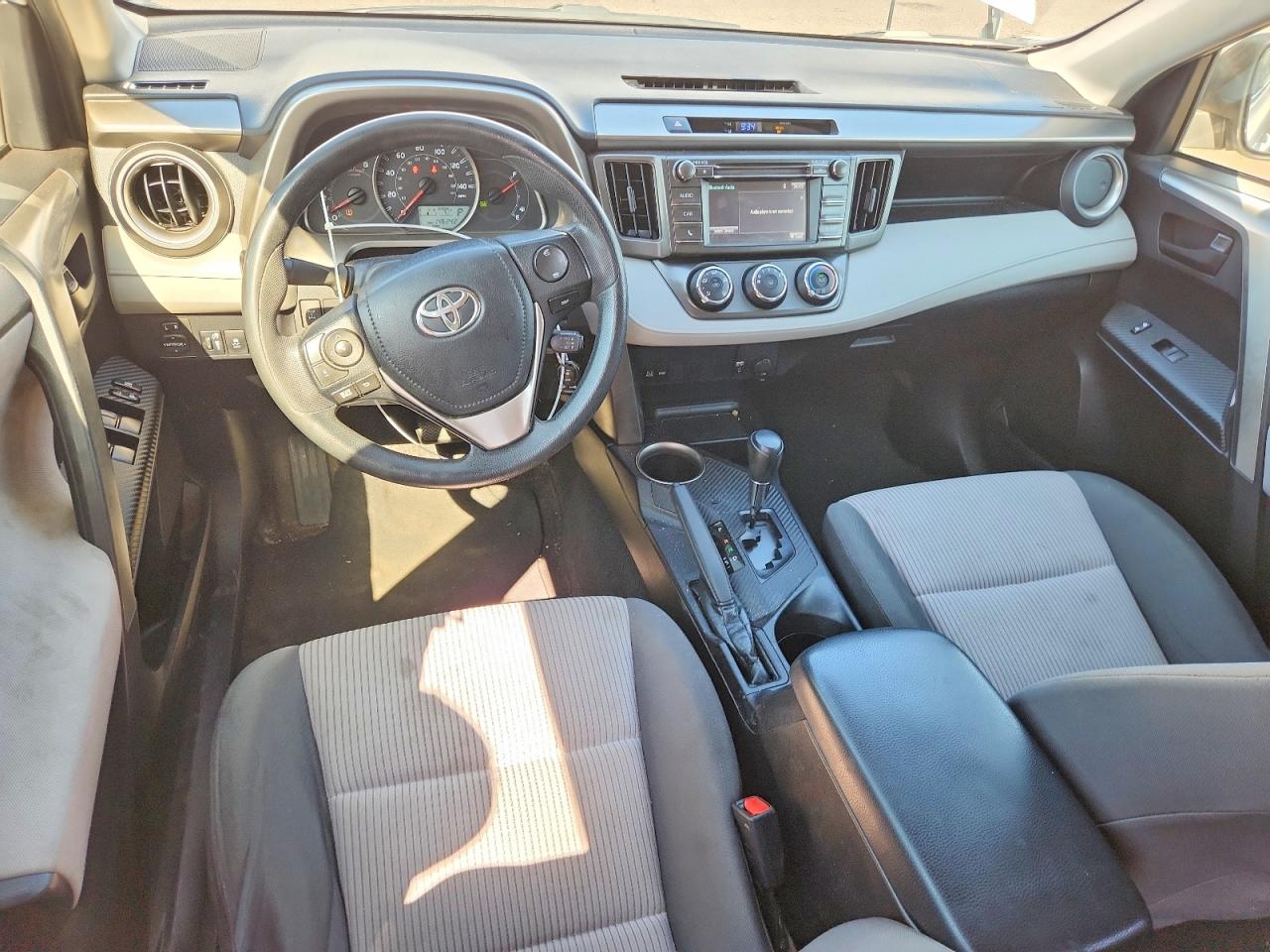 2014 Toyota Rav4 Le White vin: JTMBFREV3EJ008840