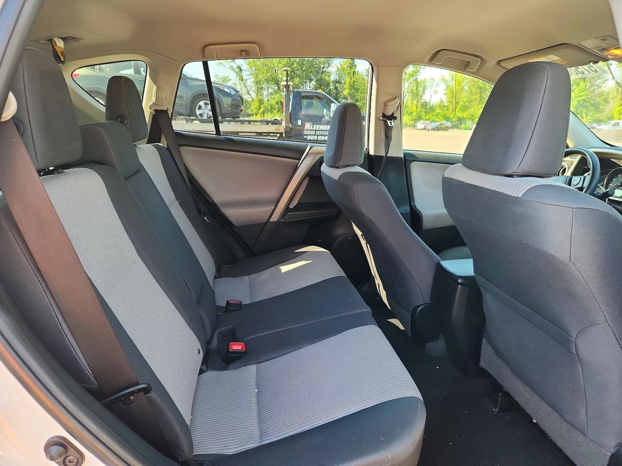 2014 Toyota Rav4 Le White vin: JTMBFREV3EJ008840