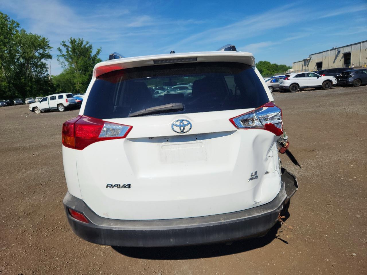 2014 Toyota Rav4 Le White vin: JTMBFREV3EJ008840