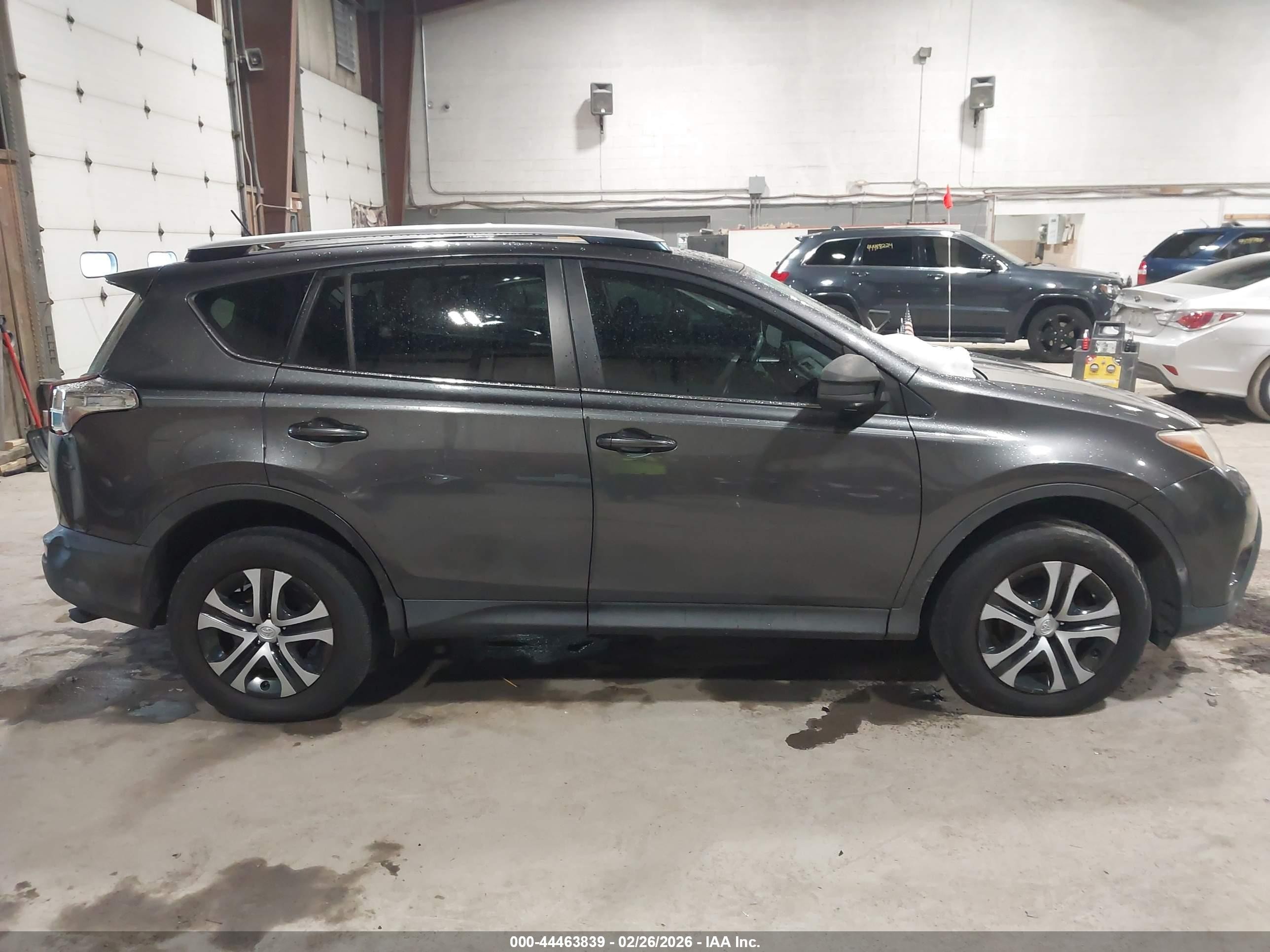 2014 Toyota Rav4 Le Gray vin: JTMBFREV3EJ009129