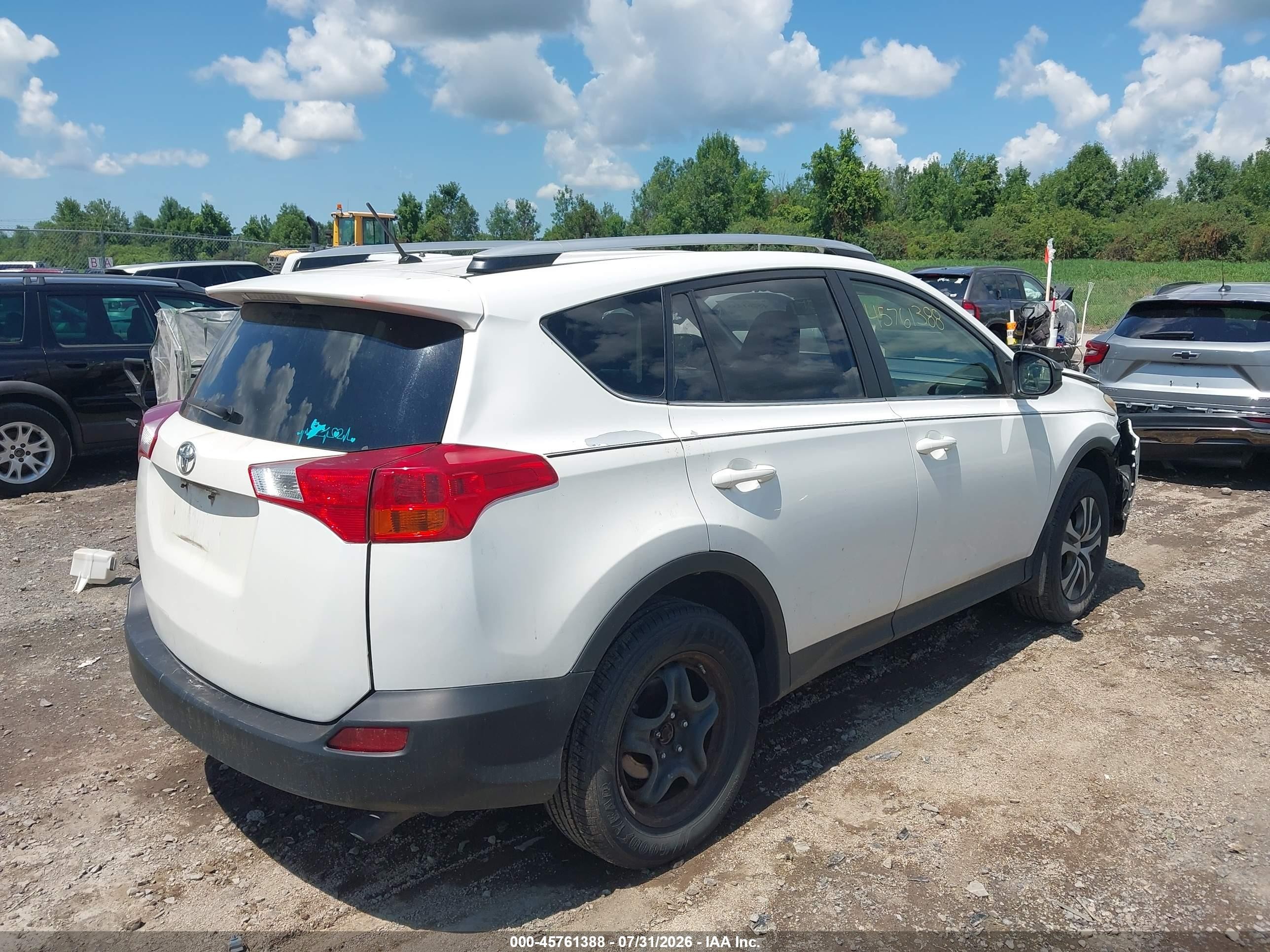 2014 Toyota Rav4 Le White vin: JTMBFREV3EJ009244