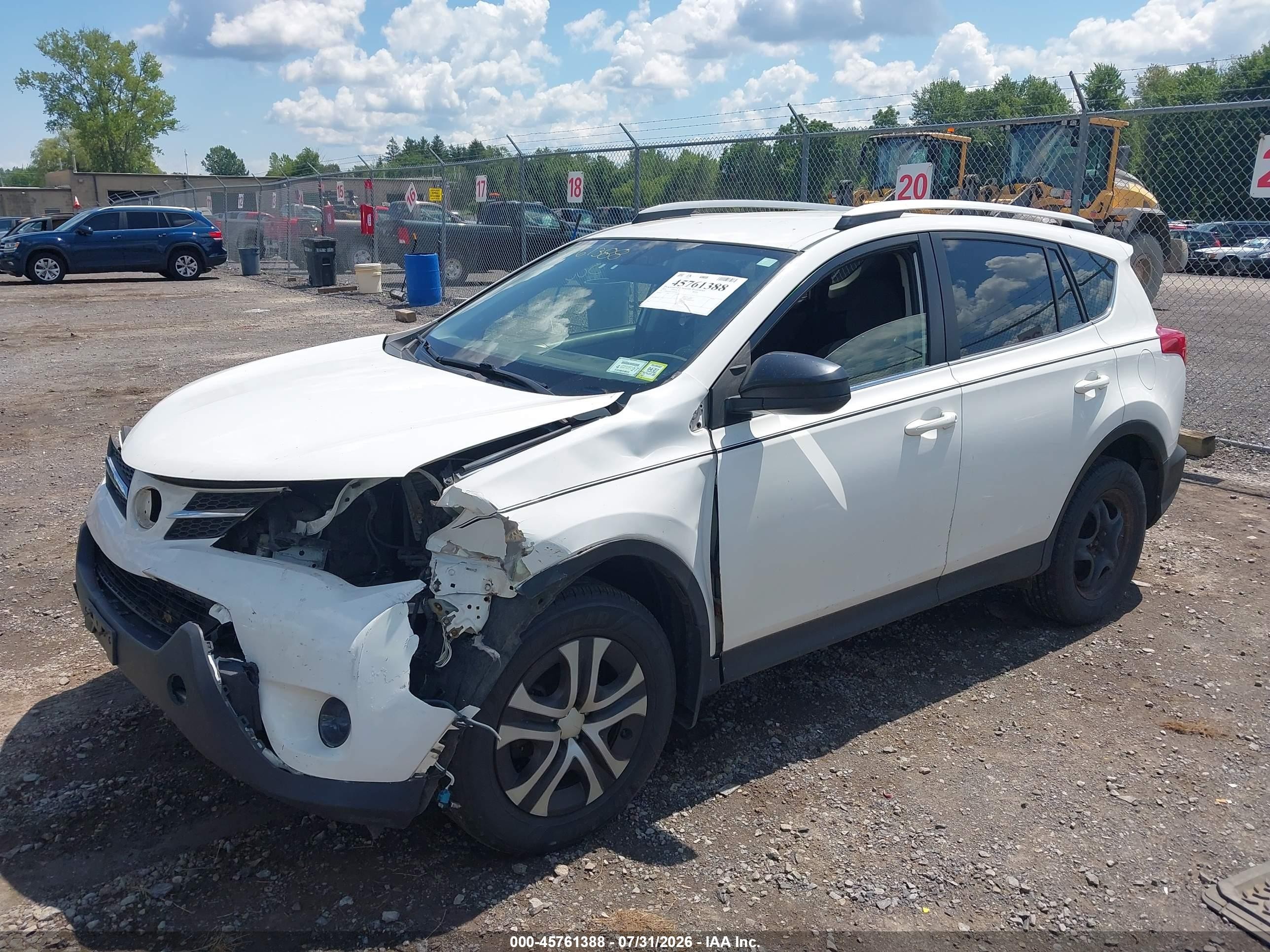 2014 Toyota Rav4 Le White vin: JTMBFREV3EJ009244
