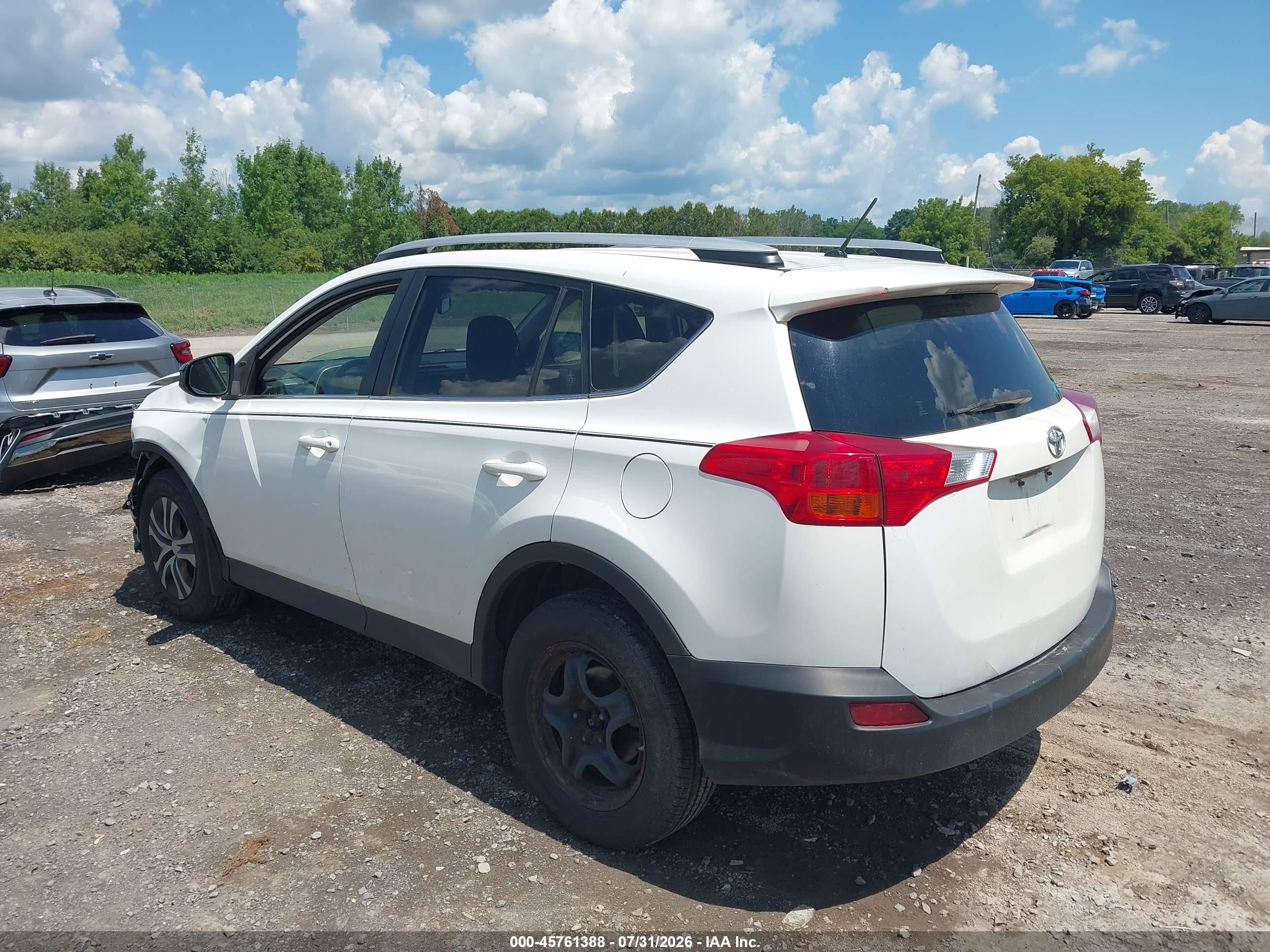 2014 Toyota Rav4 Le White vin: JTMBFREV3EJ009244