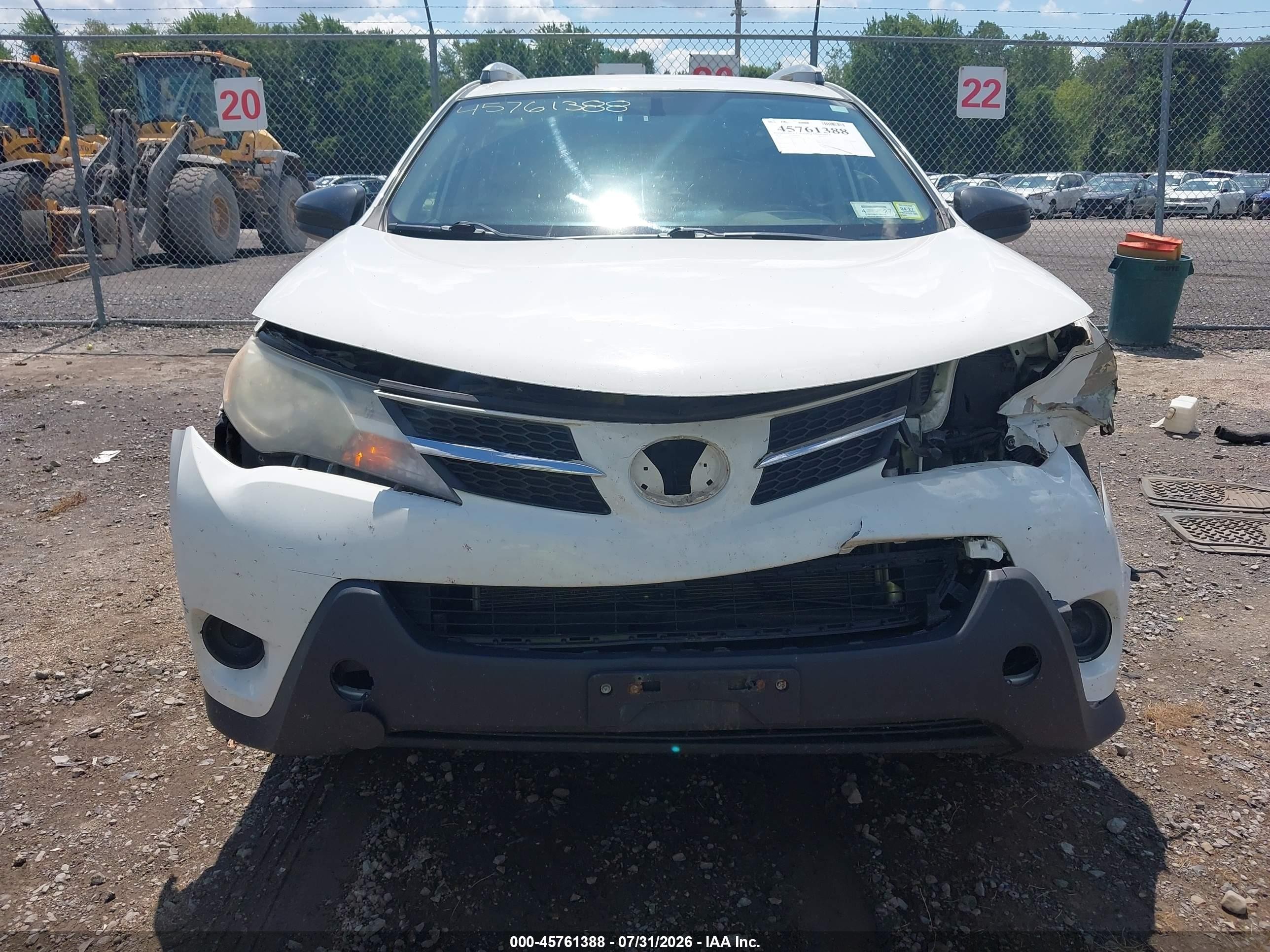 2014 Toyota Rav4 Le White vin: JTMBFREV3EJ009244