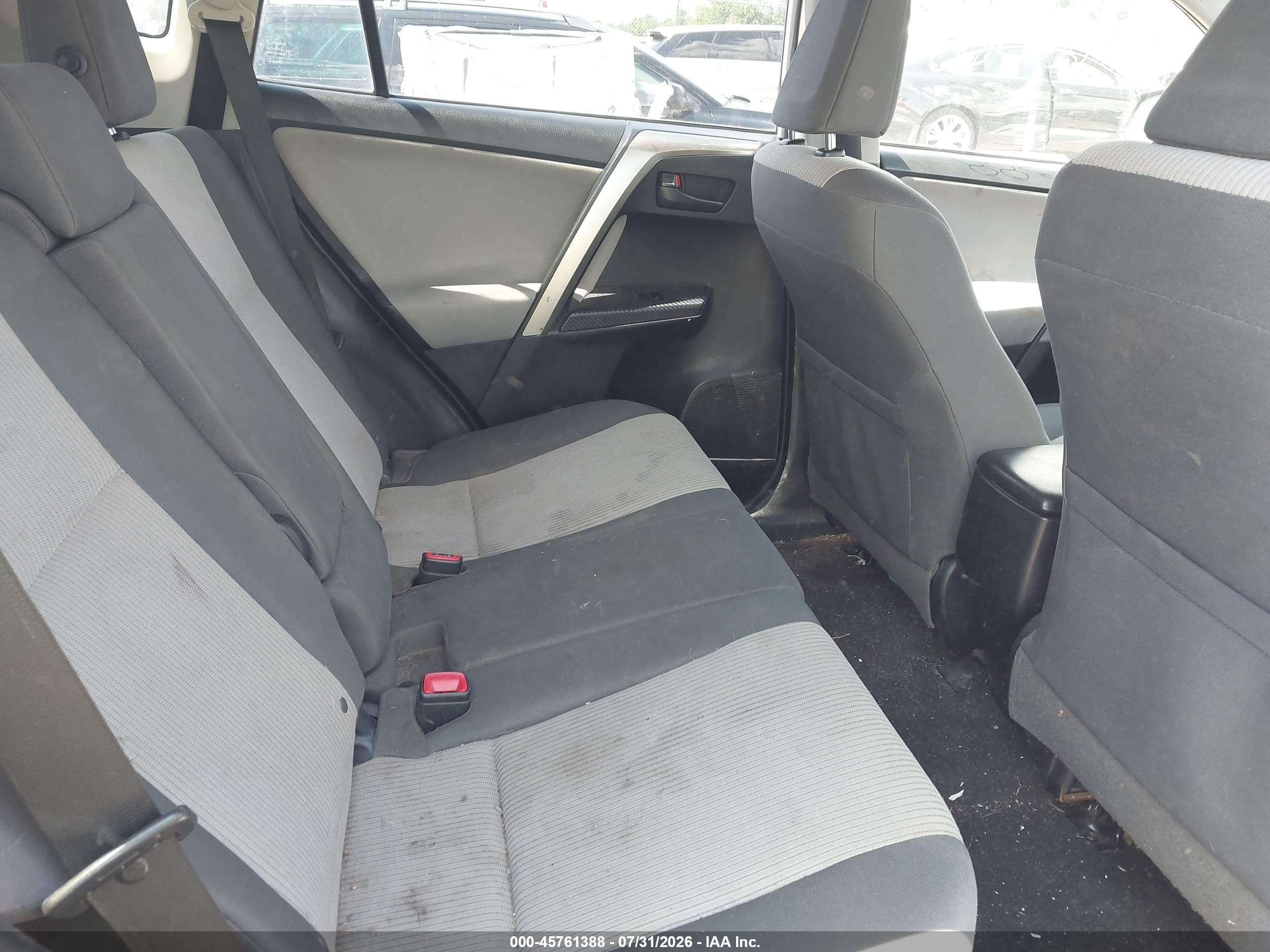 2014 Toyota Rav4 Le White vin: JTMBFREV3EJ009244
