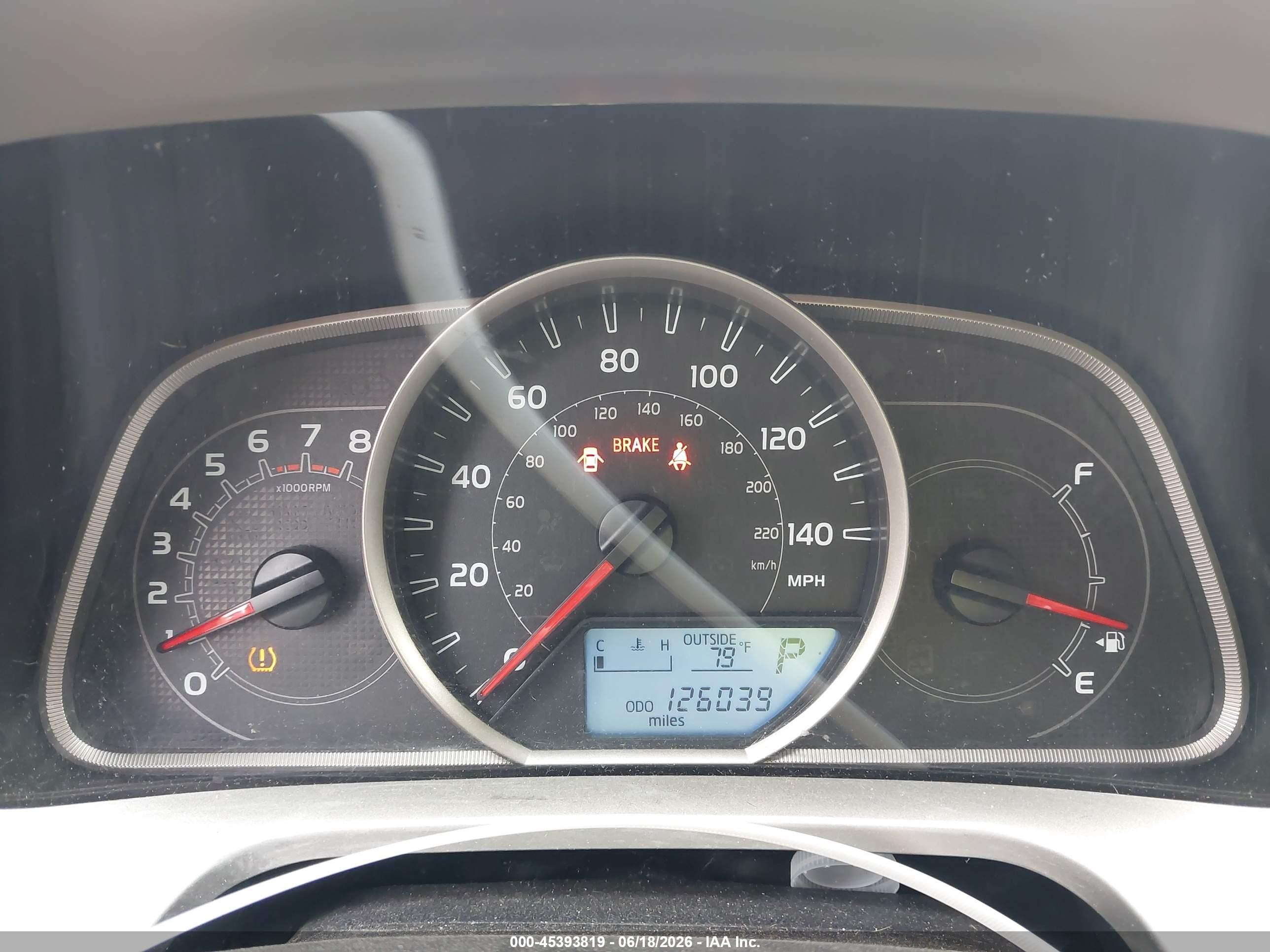 2015 Toyota Rav4 Le Red vin: JTMBFREV3FD121333