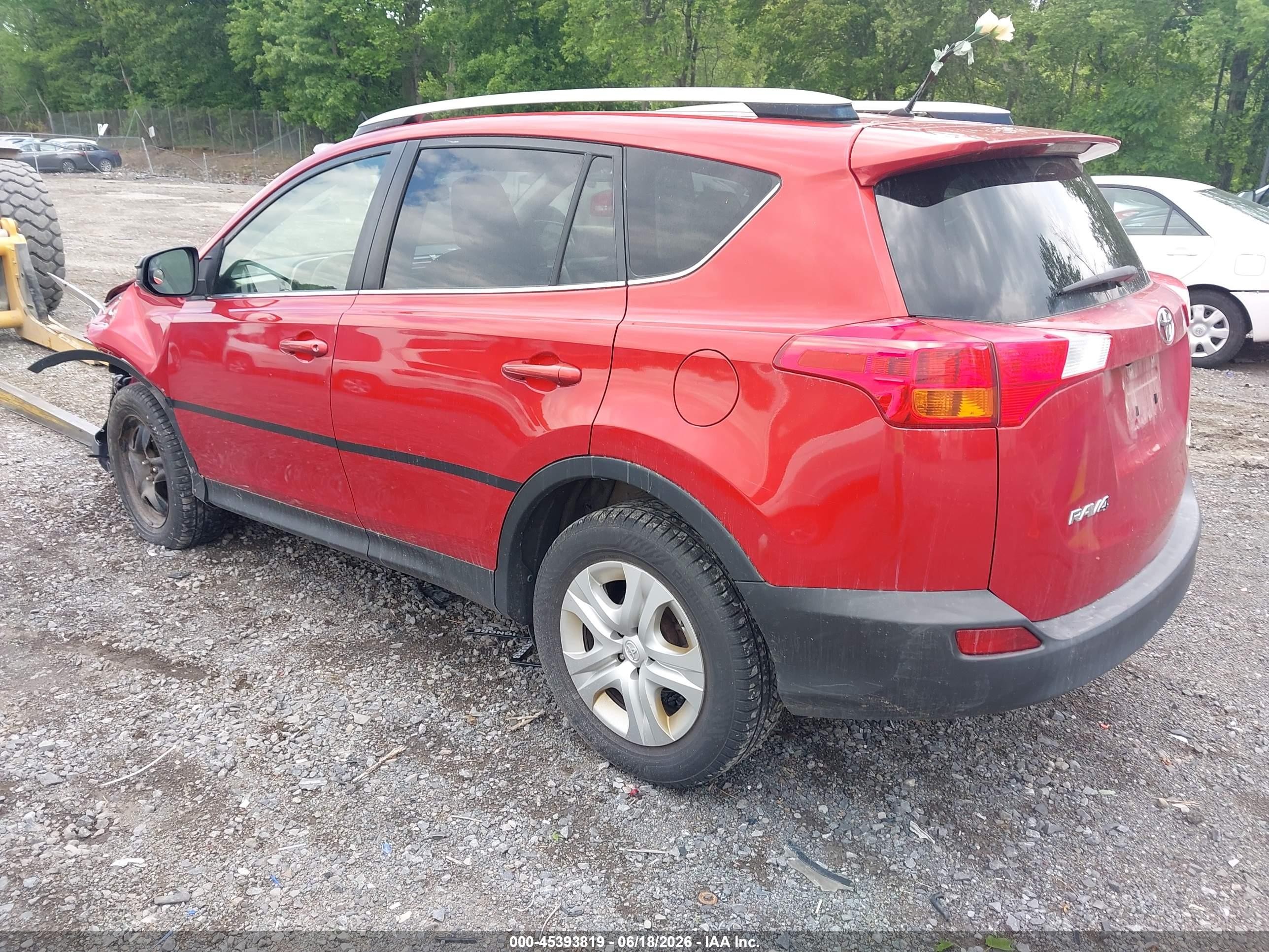 2015 Toyota Rav4 Le Red vin: JTMBFREV3FD121333