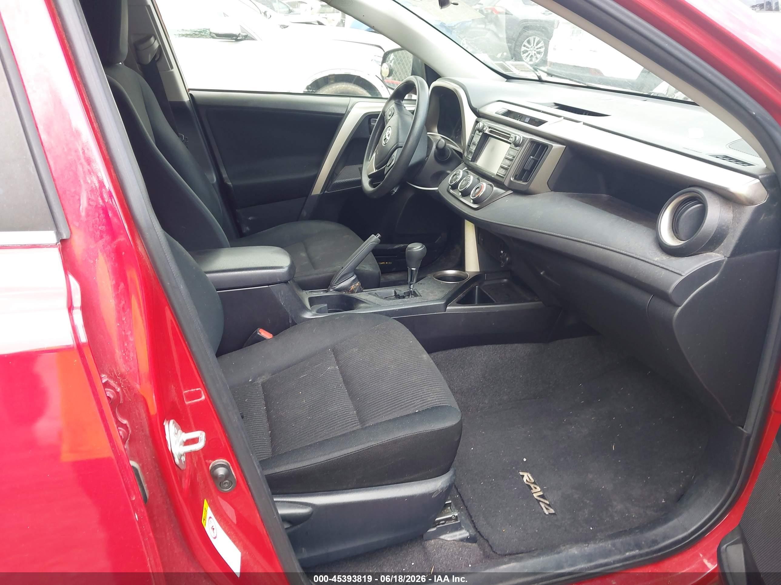 2015 Toyota Rav4 Le Red vin: JTMBFREV3FD121333