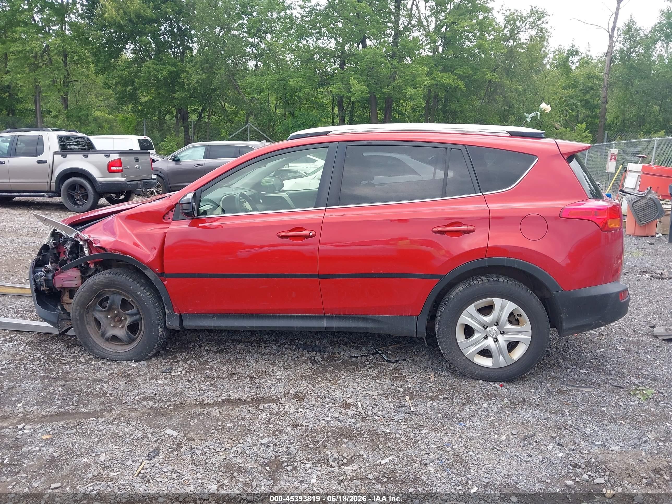 2015 Toyota Rav4 Le Red vin: JTMBFREV3FD121333