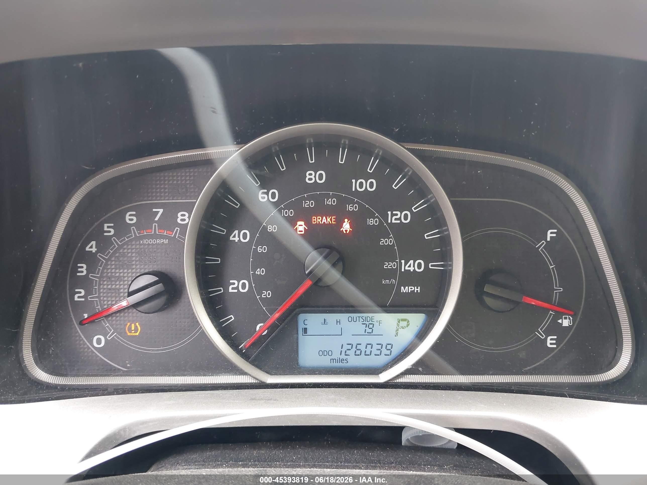 2015 Toyota Rav4 Le Red vin: JTMBFREV3FD121333